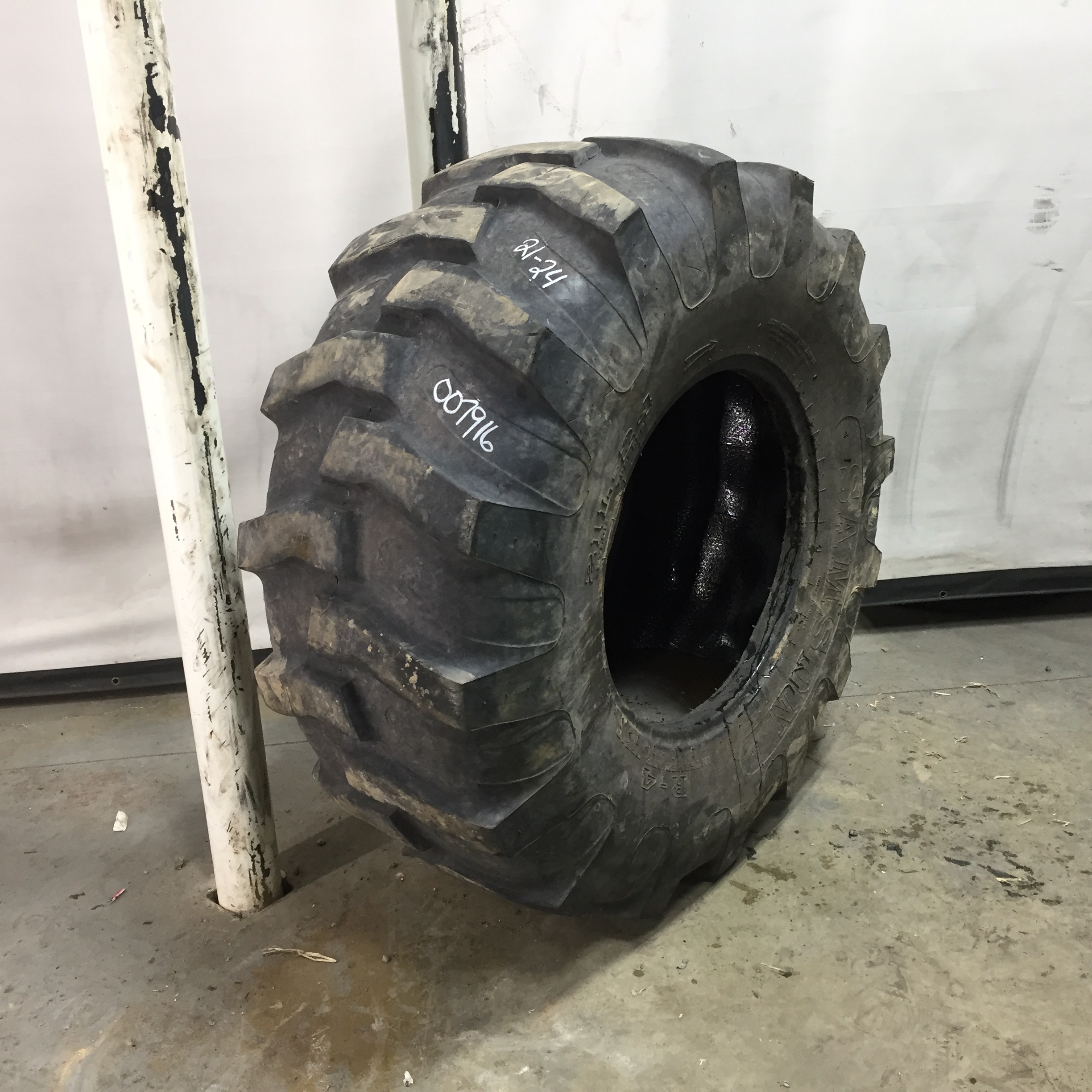 21/L-24 Samson Industrial XHD L-2 Tire 007916