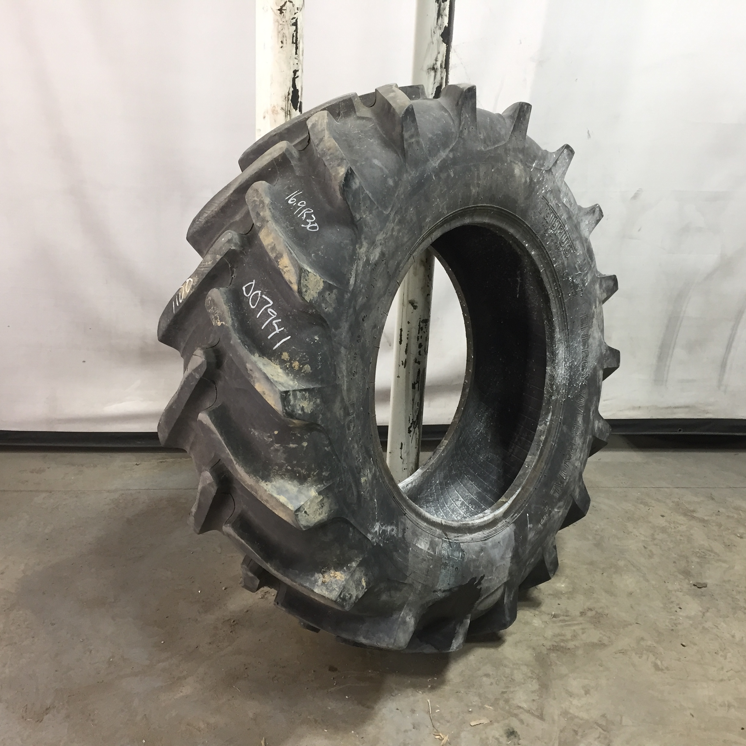 16.9/R30 Taurus Energy Saver Radial HT R-1 Tire 007941