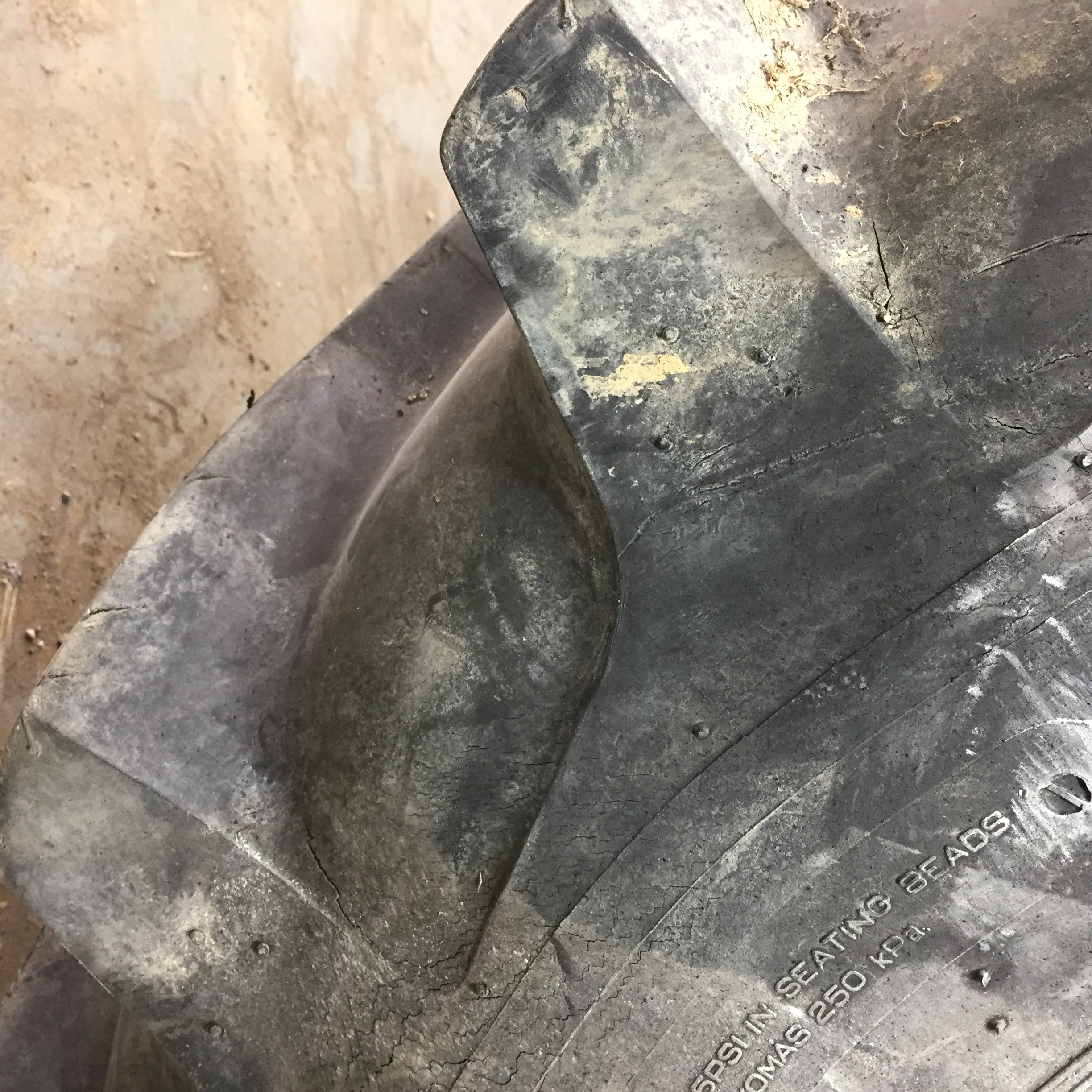 16.9/R30 Taurus Energy Saver Radial HT R-1 Tire 007941