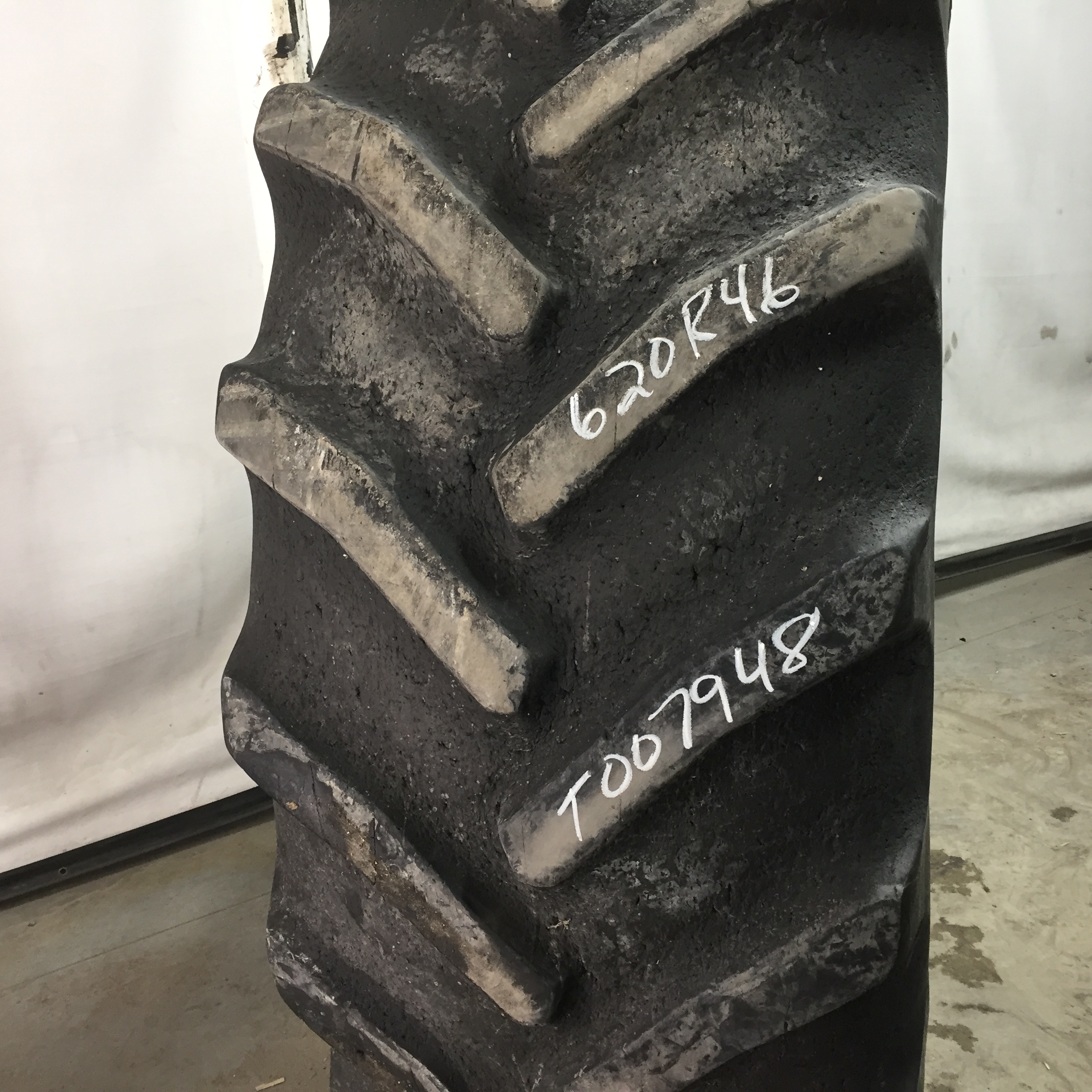 620/70R46 Goodyear Farm DT820 Super Traction R-1W Tire T007948