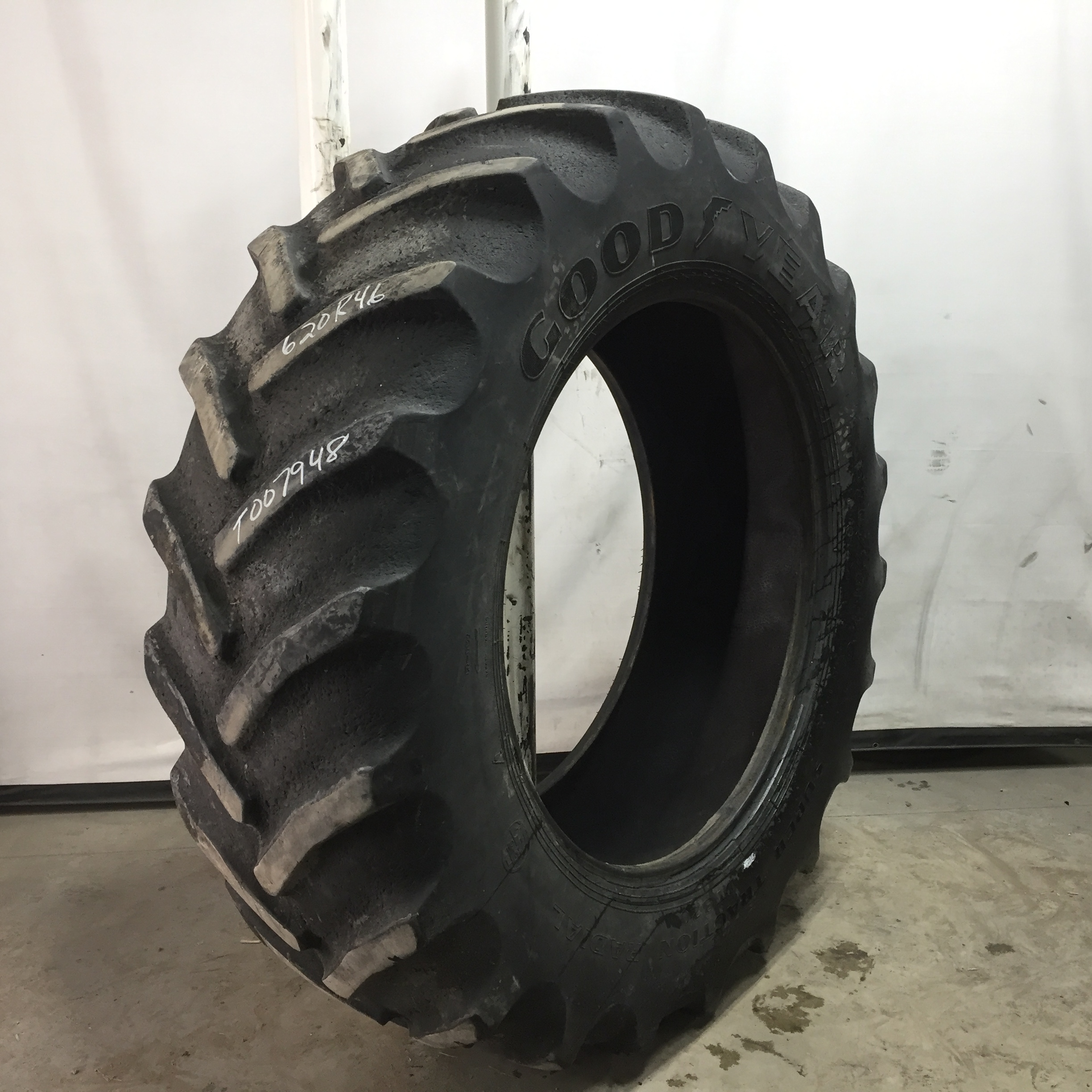 620/70R46 Goodyear Farm DT820 Super Traction R-1W Tire T007948