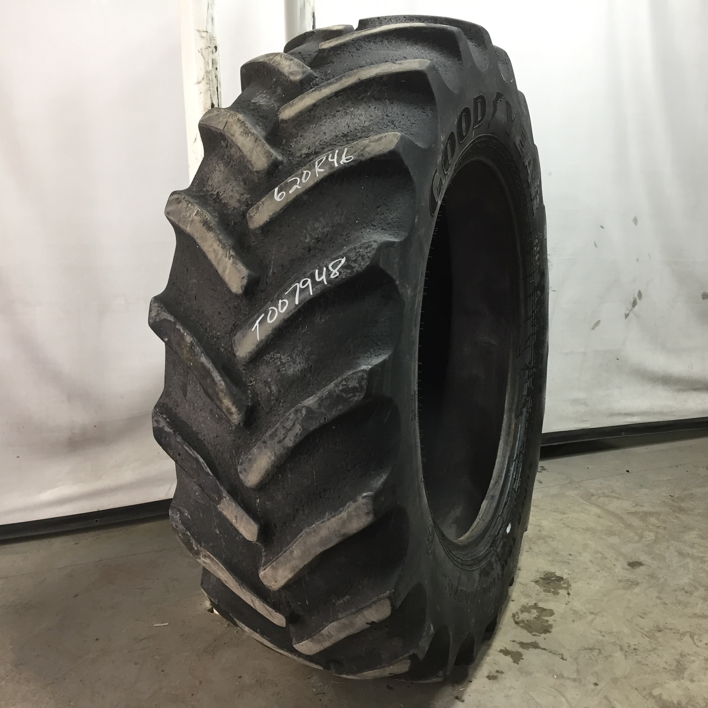 620/70R46 Goodyear Farm DT820 Super Traction R-1W Tire T007948