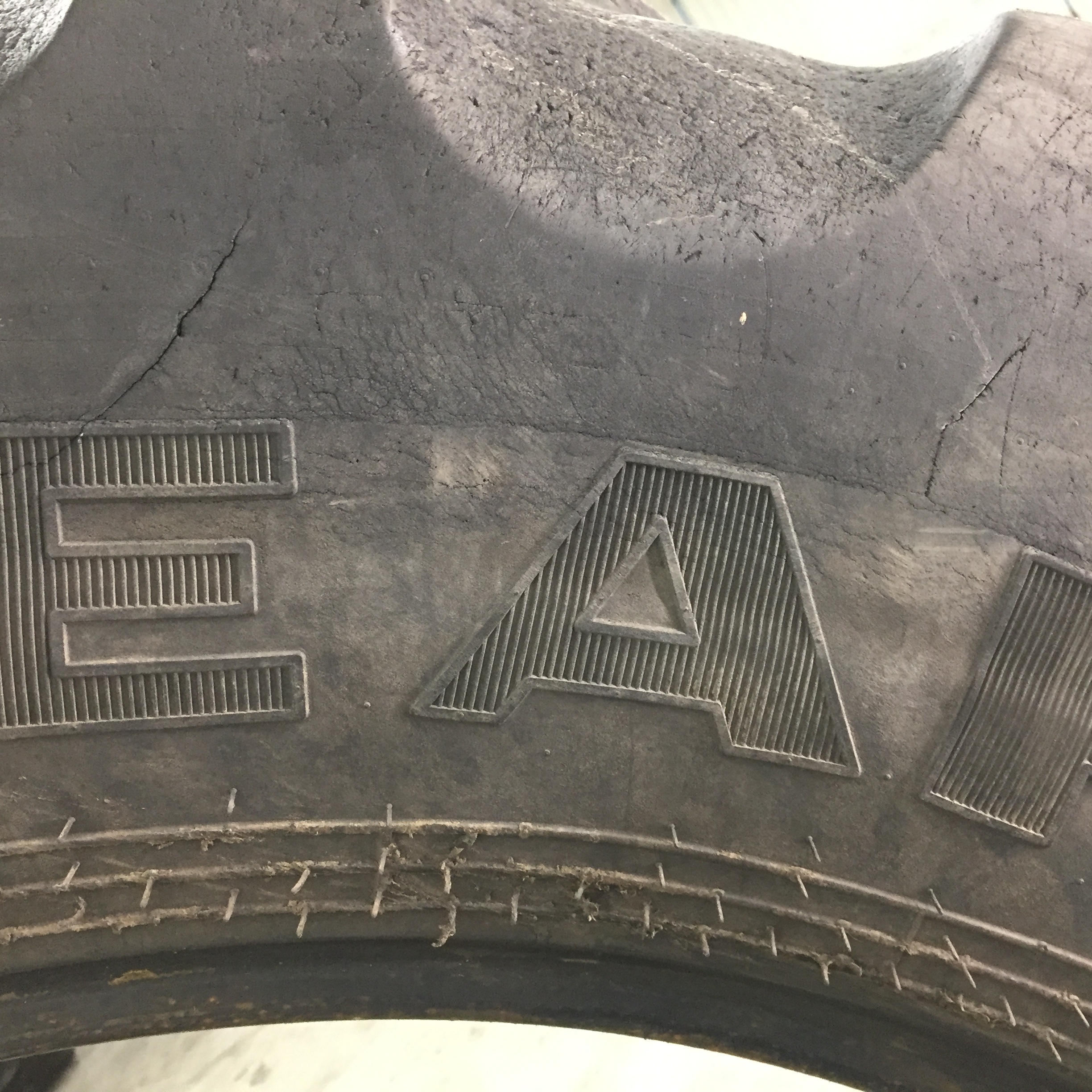 620/70R46 Goodyear Farm DT820 Super Traction R-1W Tire T007948