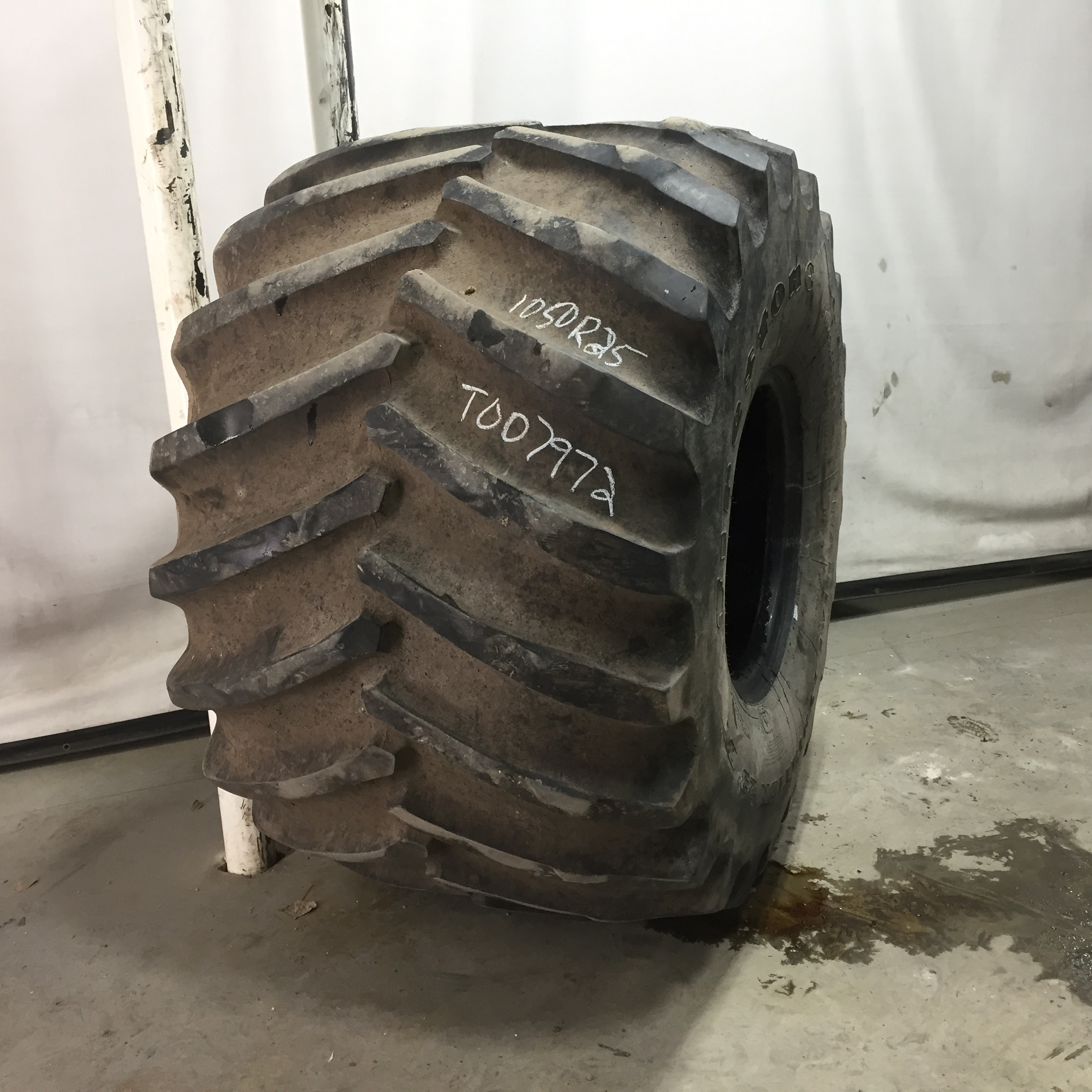 1050/50R25 Firestone Flotation 23 DT HF-3 Tire T007972