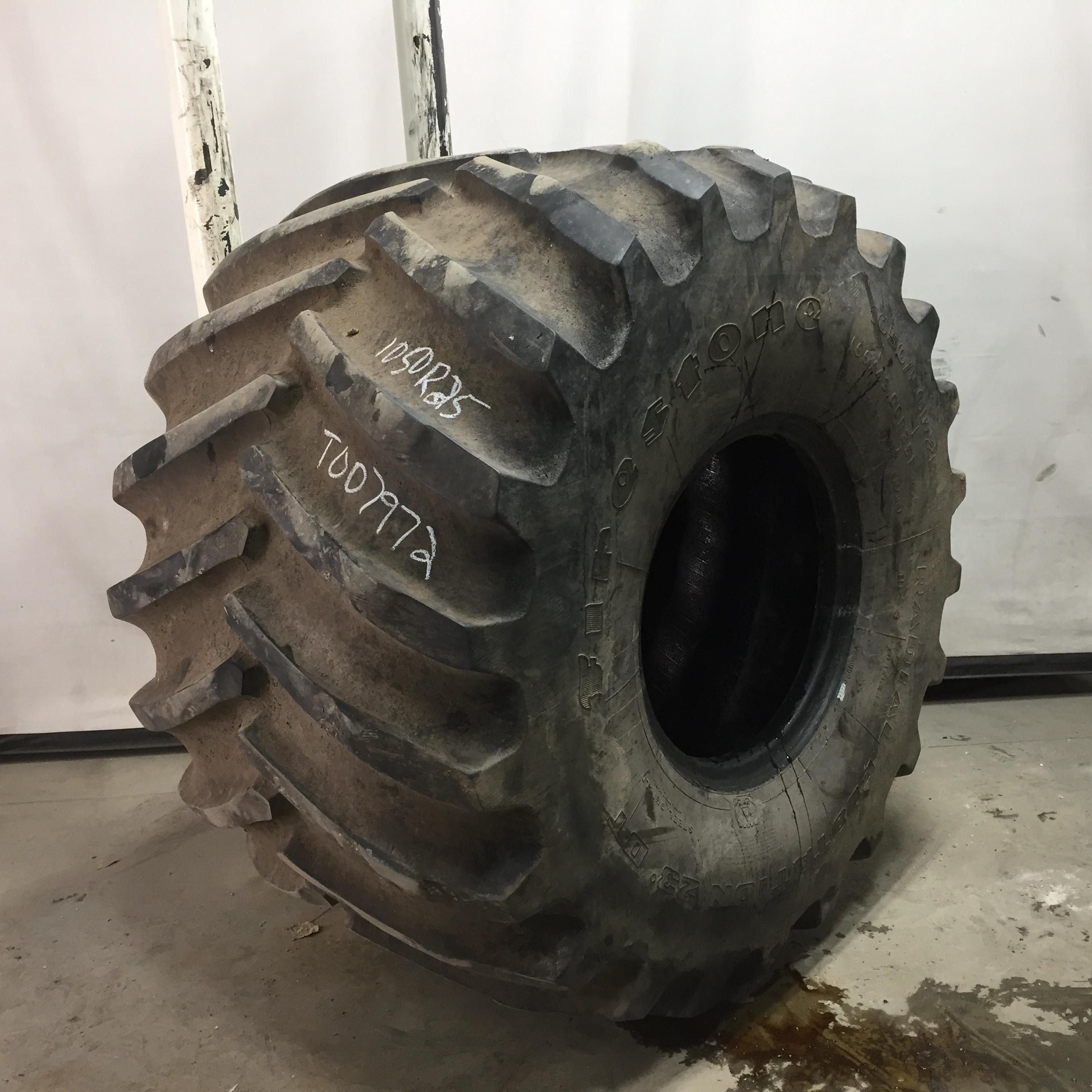 1050/50R25 Firestone Flotation 23 DT HF-3 Tire T007972