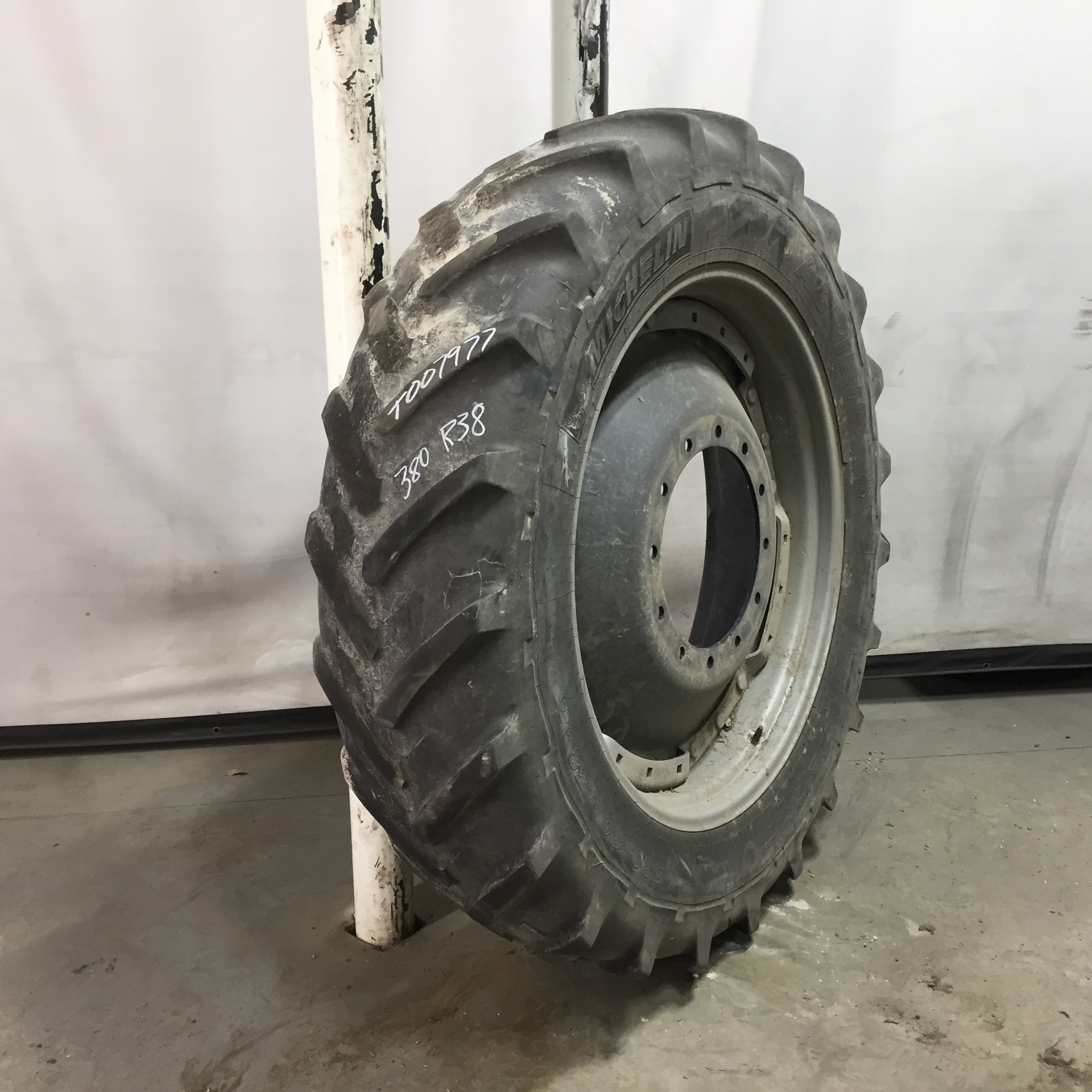 380/80R38 Michelin AgriBib R-1W Waffle Wheel (Groups of 3 bolts) Tire-Wheel Assembly T007977