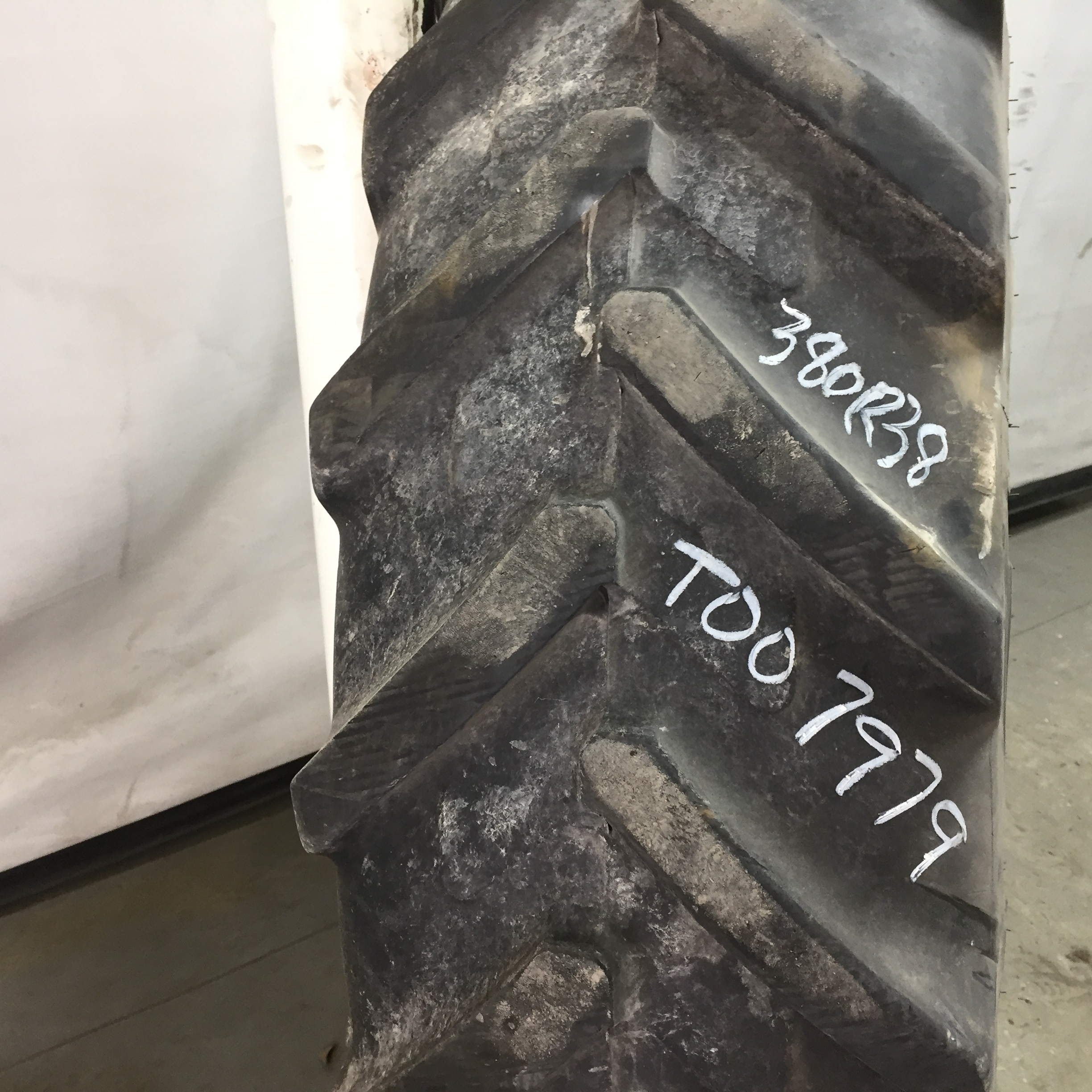 380/80R38 Michelin AgriBib R-1W Waffle Wheel (Groups of 3 bolts) Tire-Wheel Assembly T007979