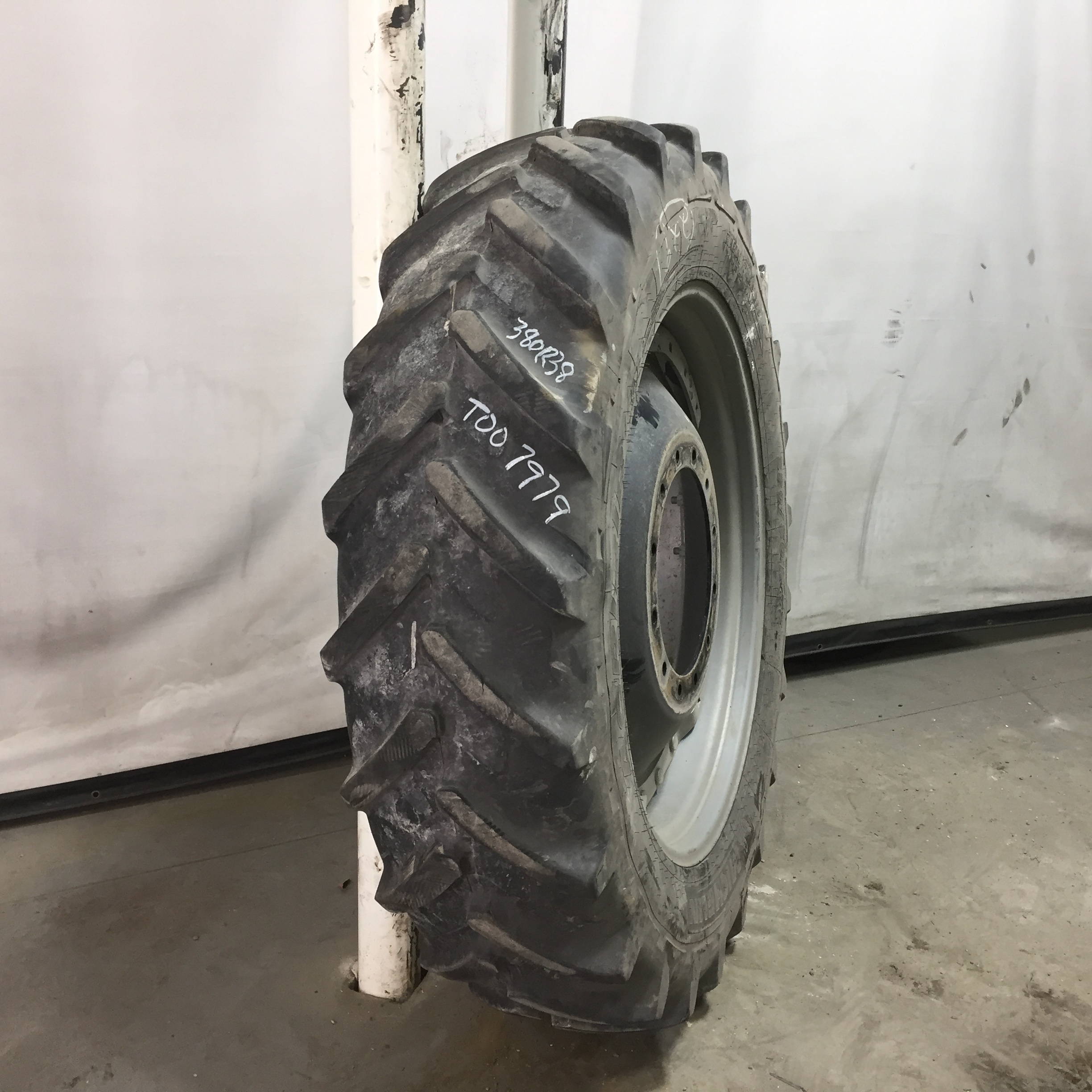 380/80R38 Michelin AgriBib R-1W Waffle Wheel (Groups of 3 bolts) Tire-Wheel Assembly T007979