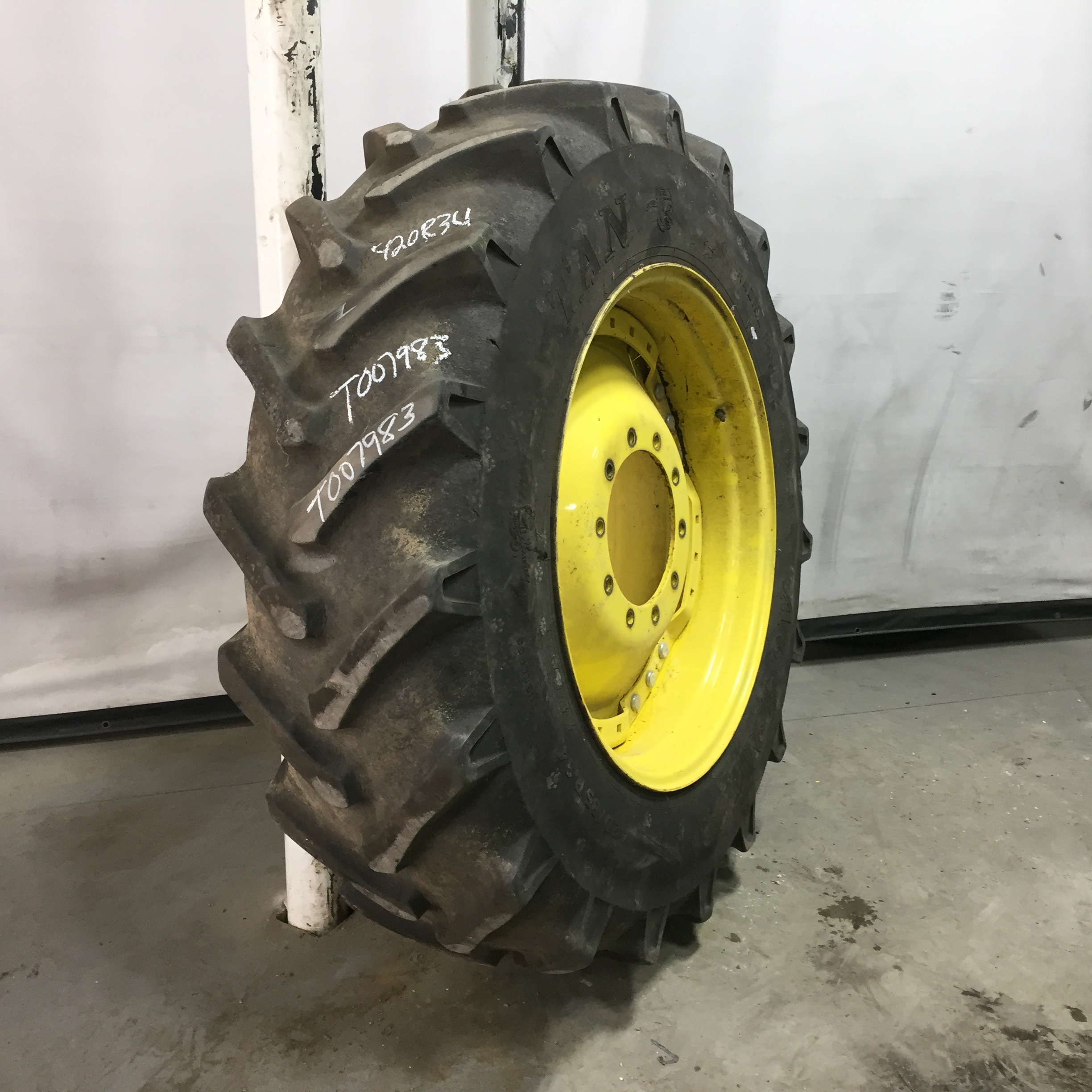 420/85R34 Titan Farm AG49M Radial R-1W Tire RT007983