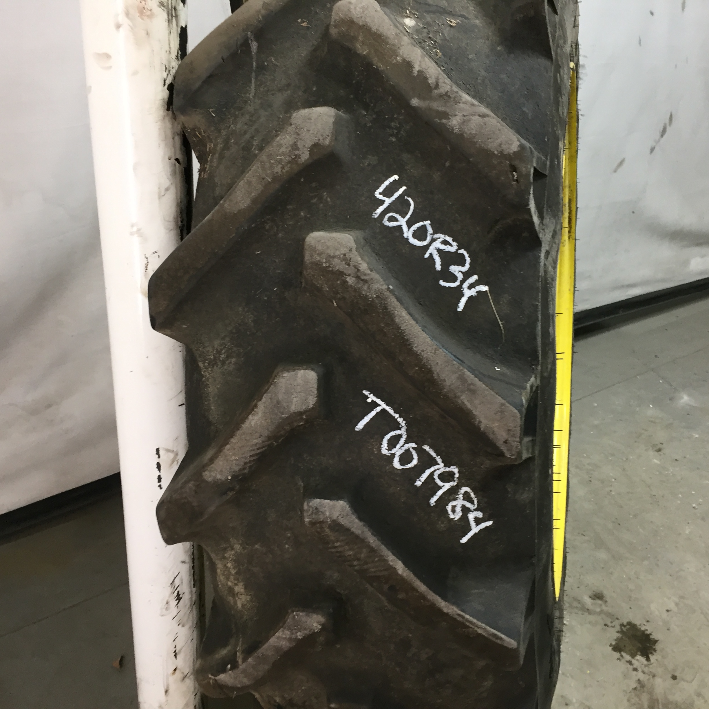 420/85R34 Titan Farm AG49M Radial R-1W Tire RT007984