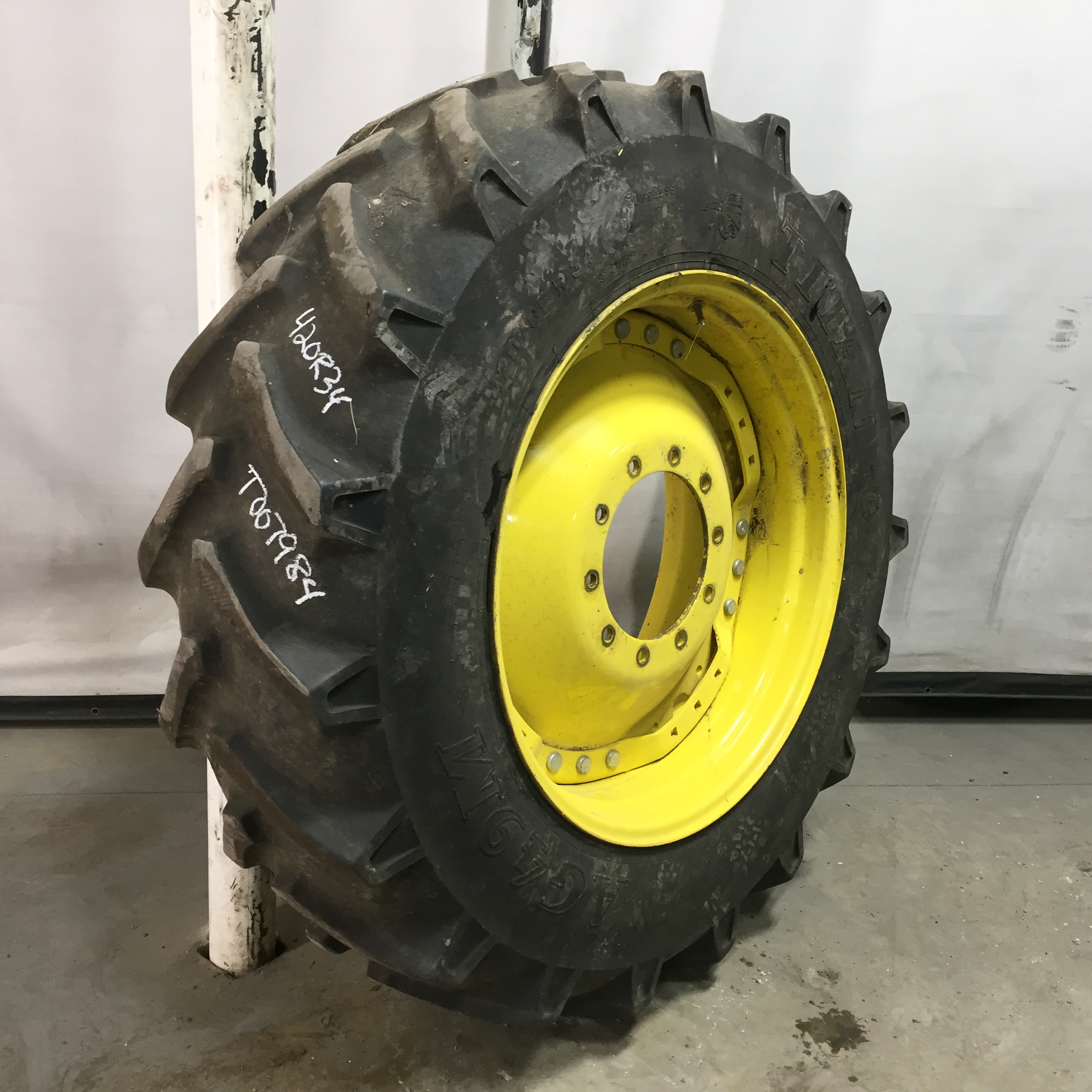 420/85R34 Titan Farm AG49M Radial R-1W Tire RT007984