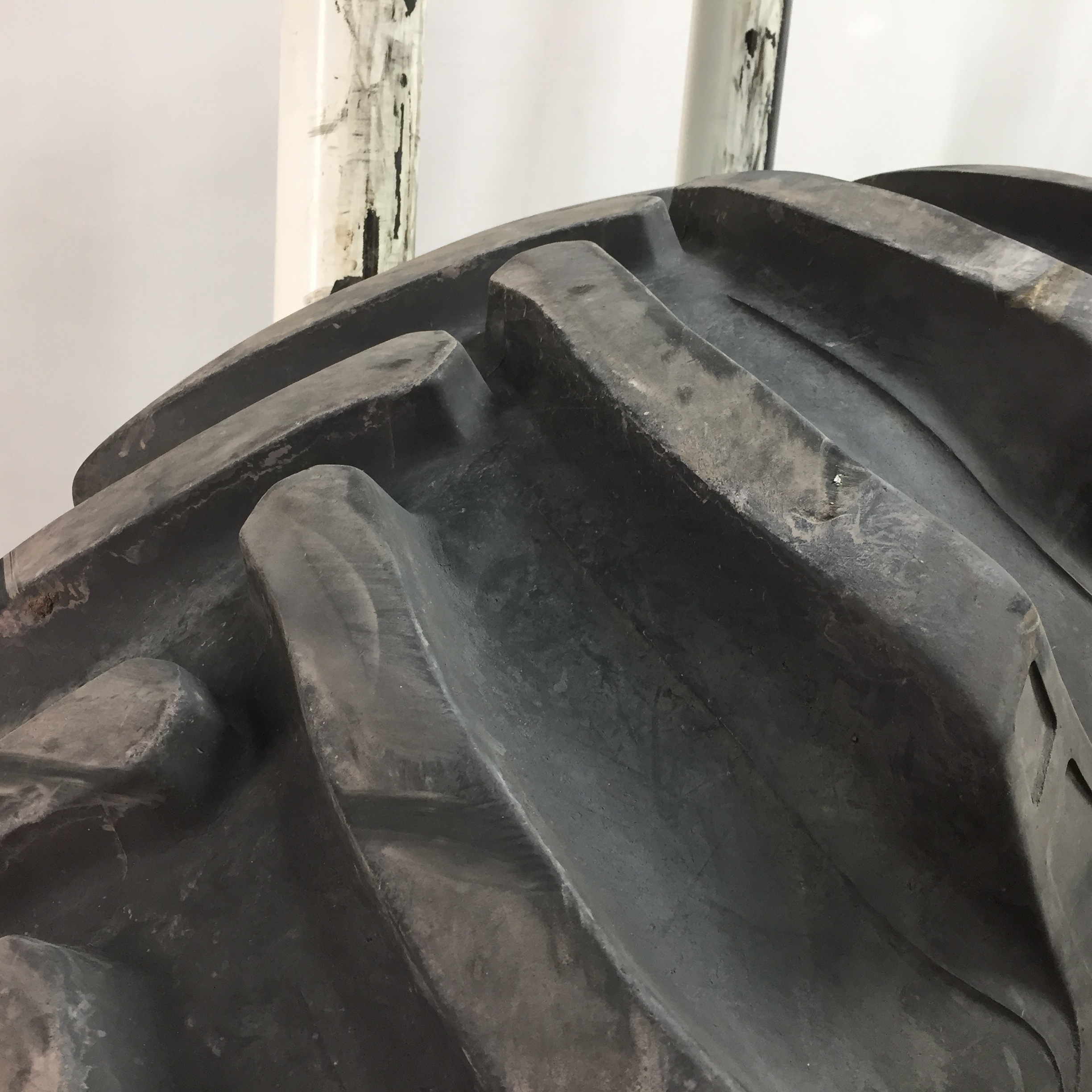 650/75R32 Alliance 360 Super Power Drive R-1+ (R-1C) Tire-Wheel Assembly T008010