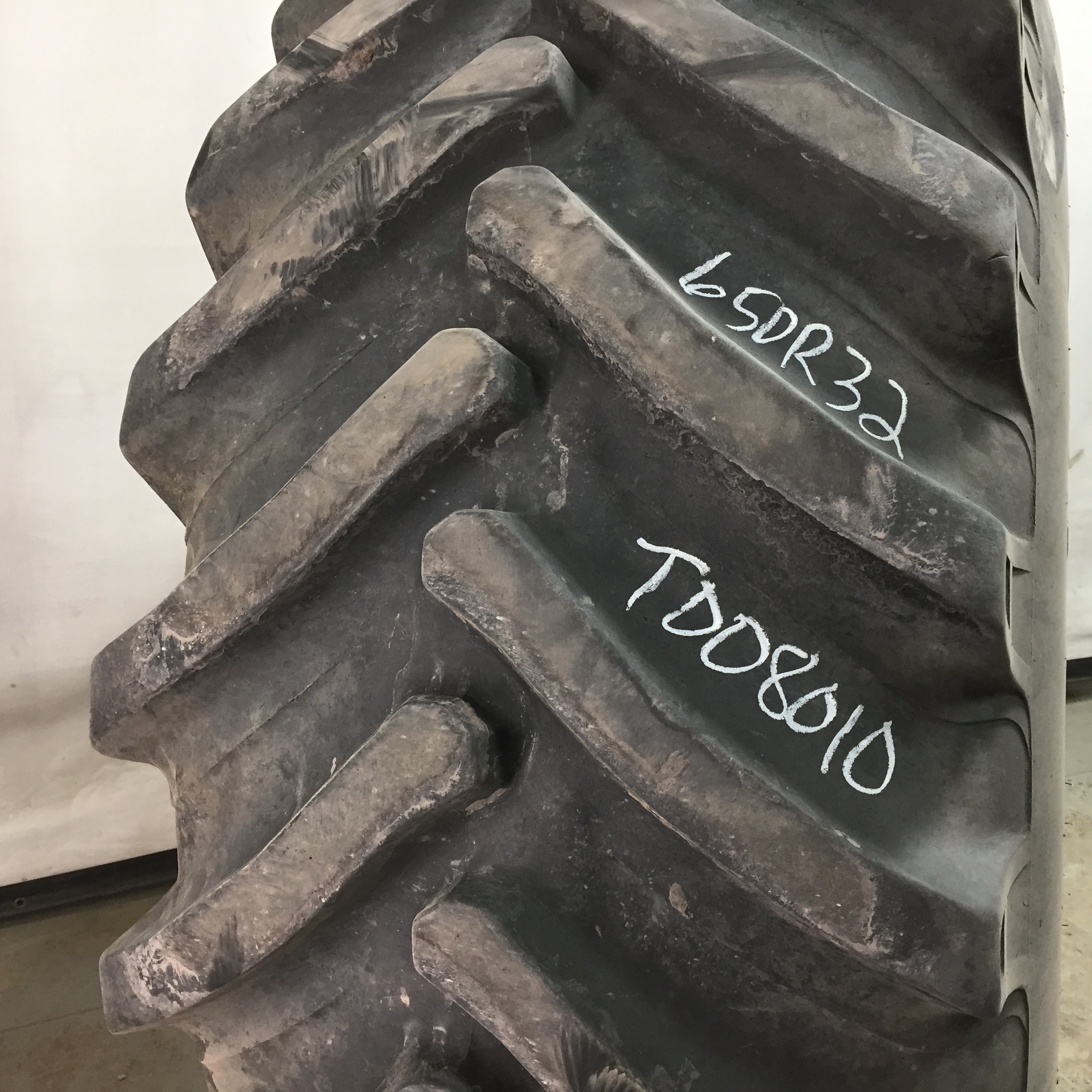 650/75R32 Alliance 360 Super Power Drive R-1+ (R-1C) Tire-Wheel Assembly T008010