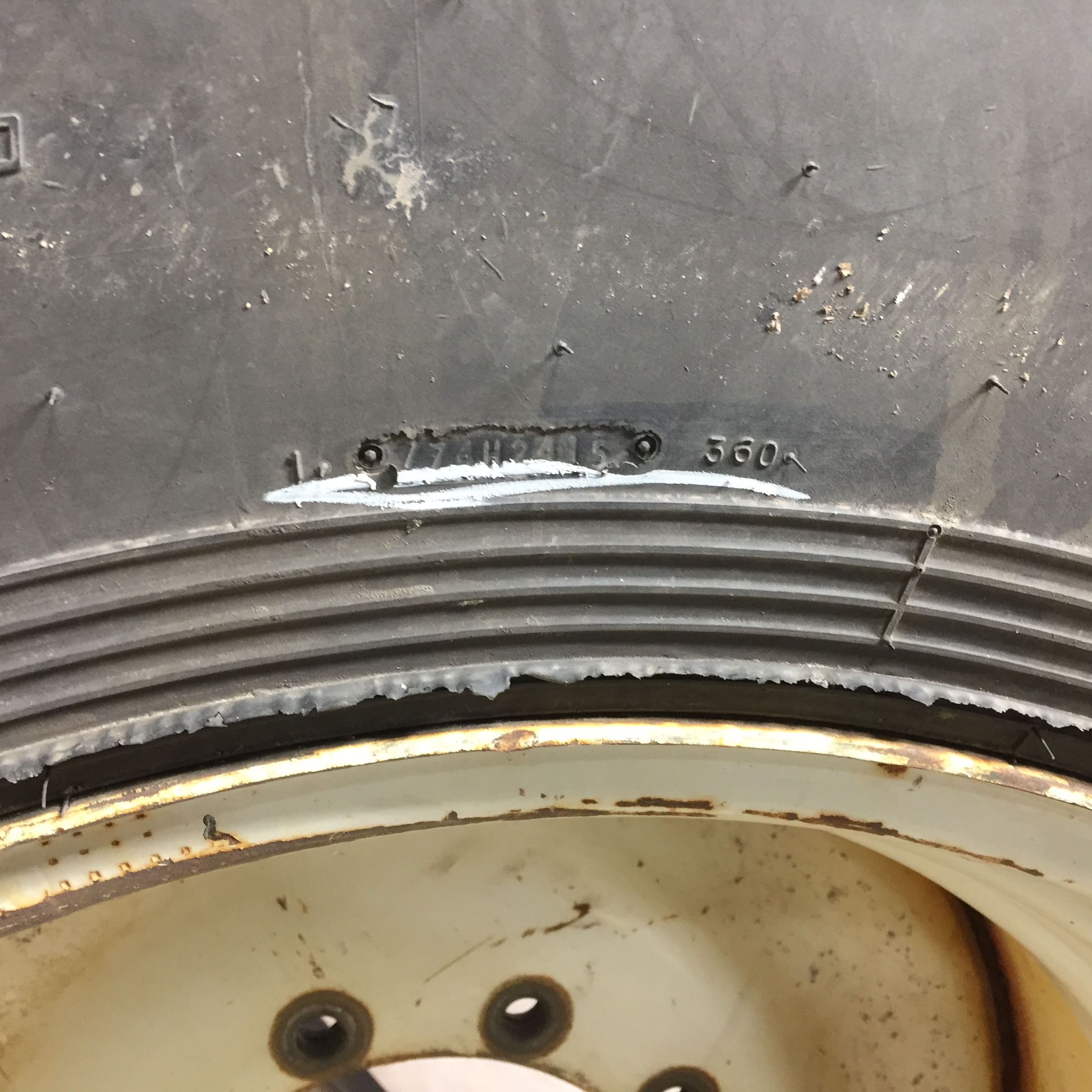 650/75R32 Alliance 360 Super Power Drive R-1+ (R-1C) Tire-Wheel Assembly T008010