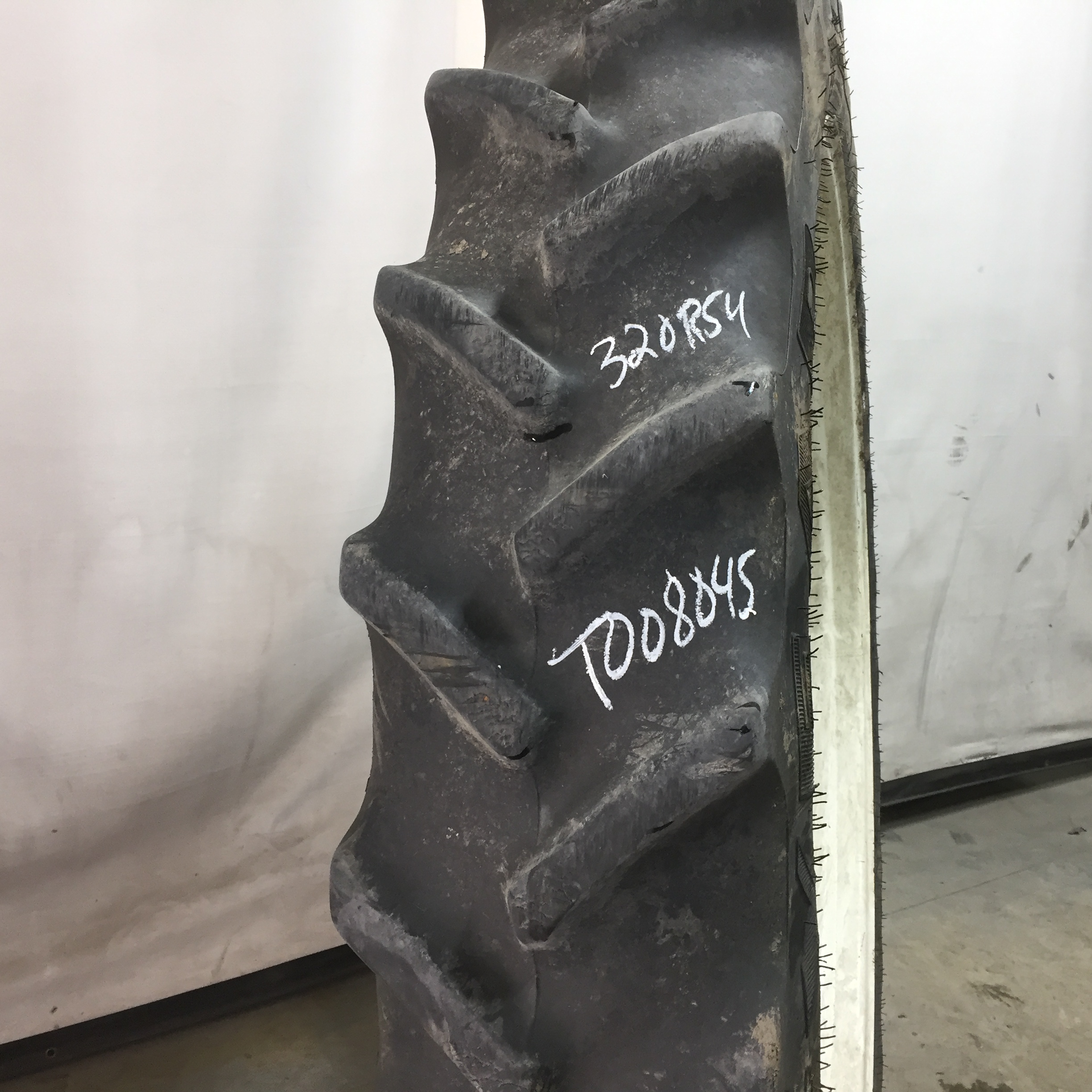 320/90R54 Goodyear Farm DT800 Super Traction R-1W Tire RT008045