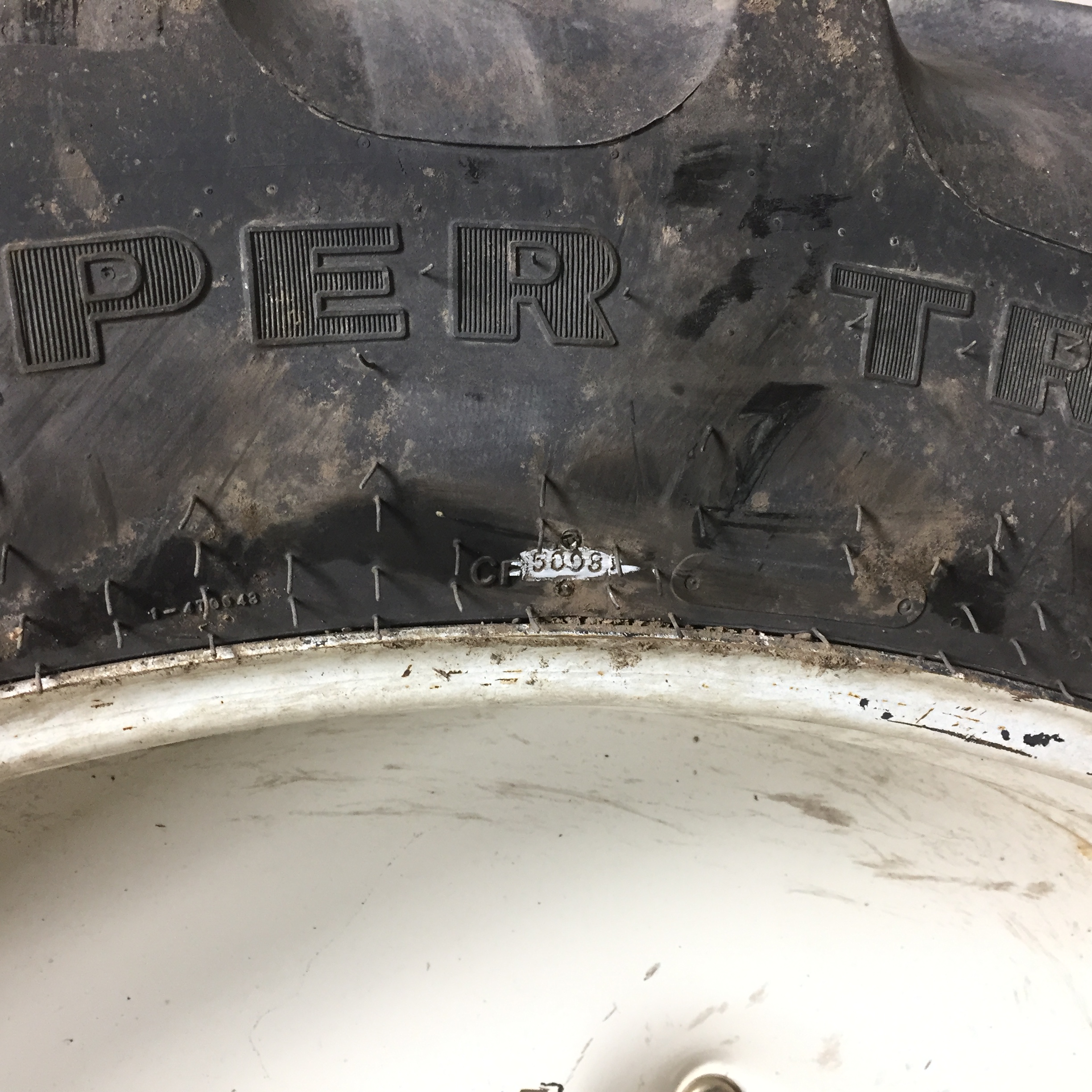 320/90R54 Goodyear Farm DT800 Super Traction R-1W Tire RT008045