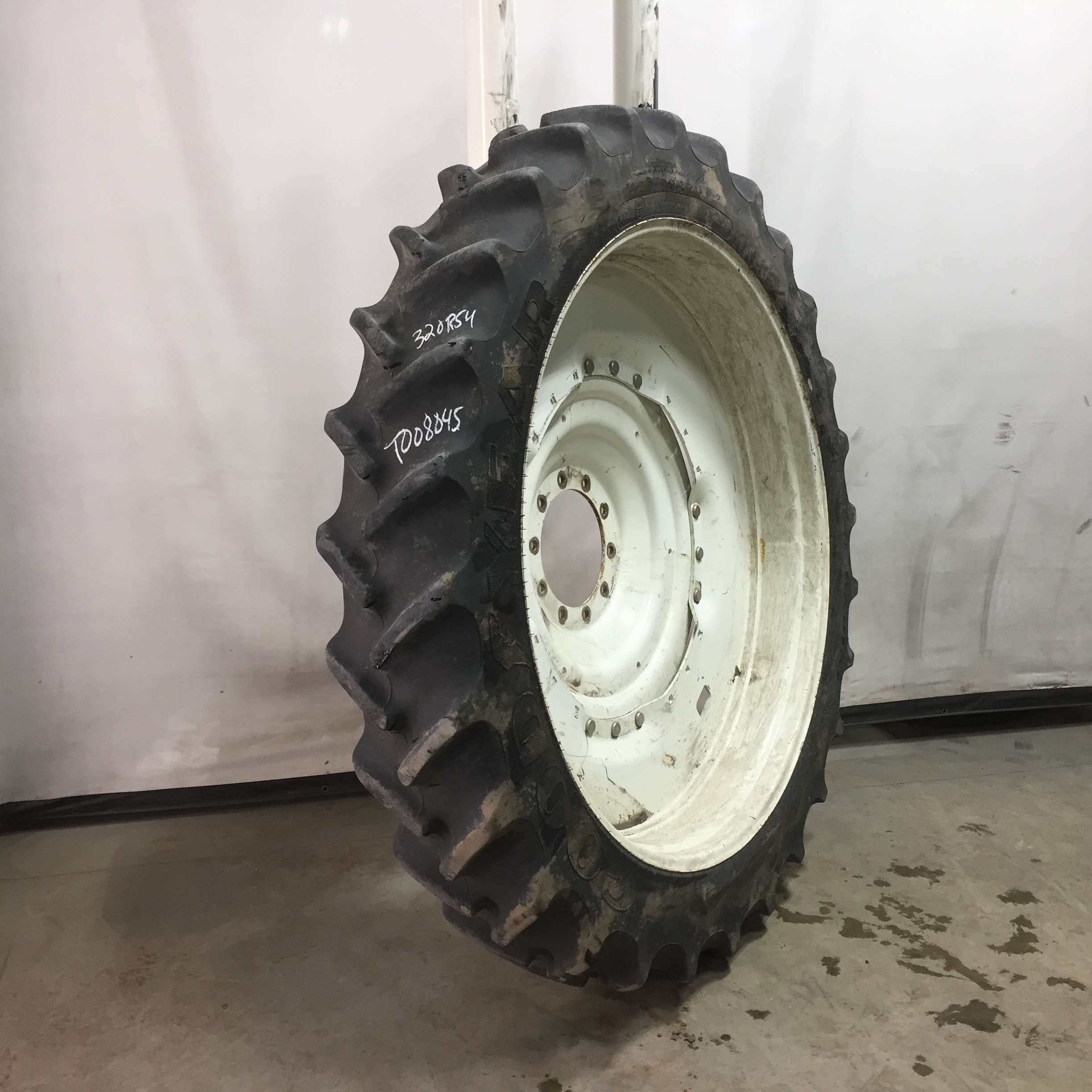320/90R54 Goodyear Farm DT800 Super Traction R-1W Tire RT008045