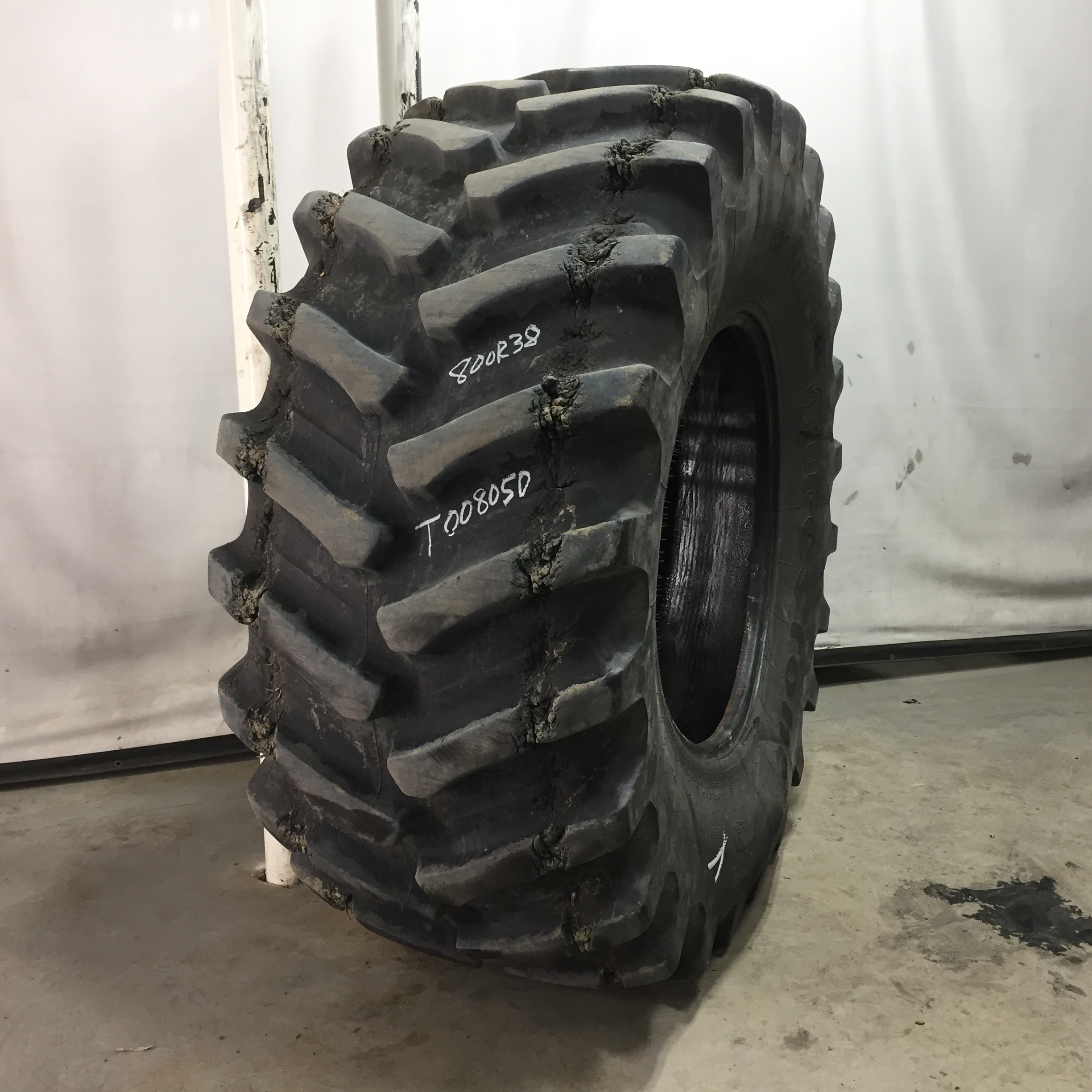 800/70R38 Firestone Radial Deep Tread 23 R-1W Tire T008050