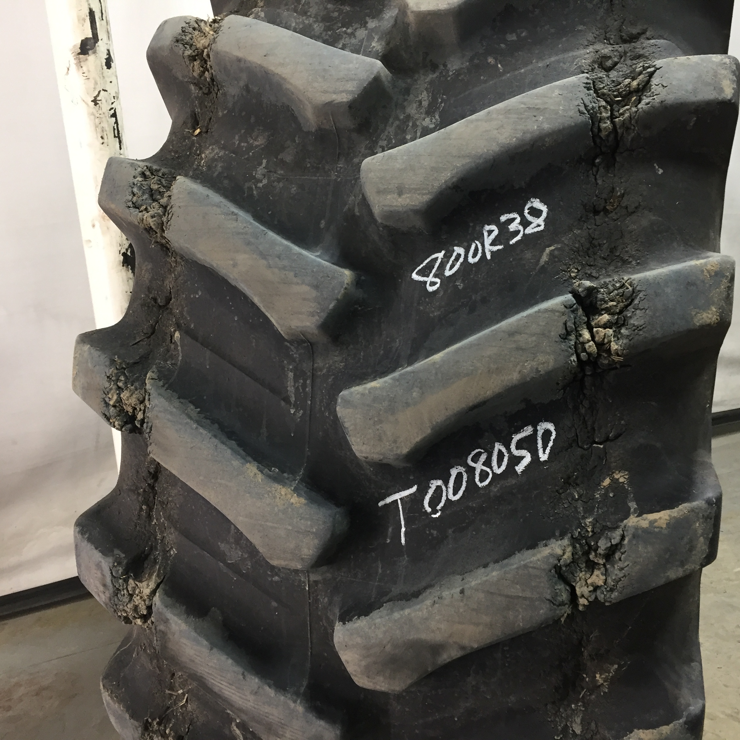 800/70R38 Firestone Radial Deep Tread 23 R-1W Tire T008050