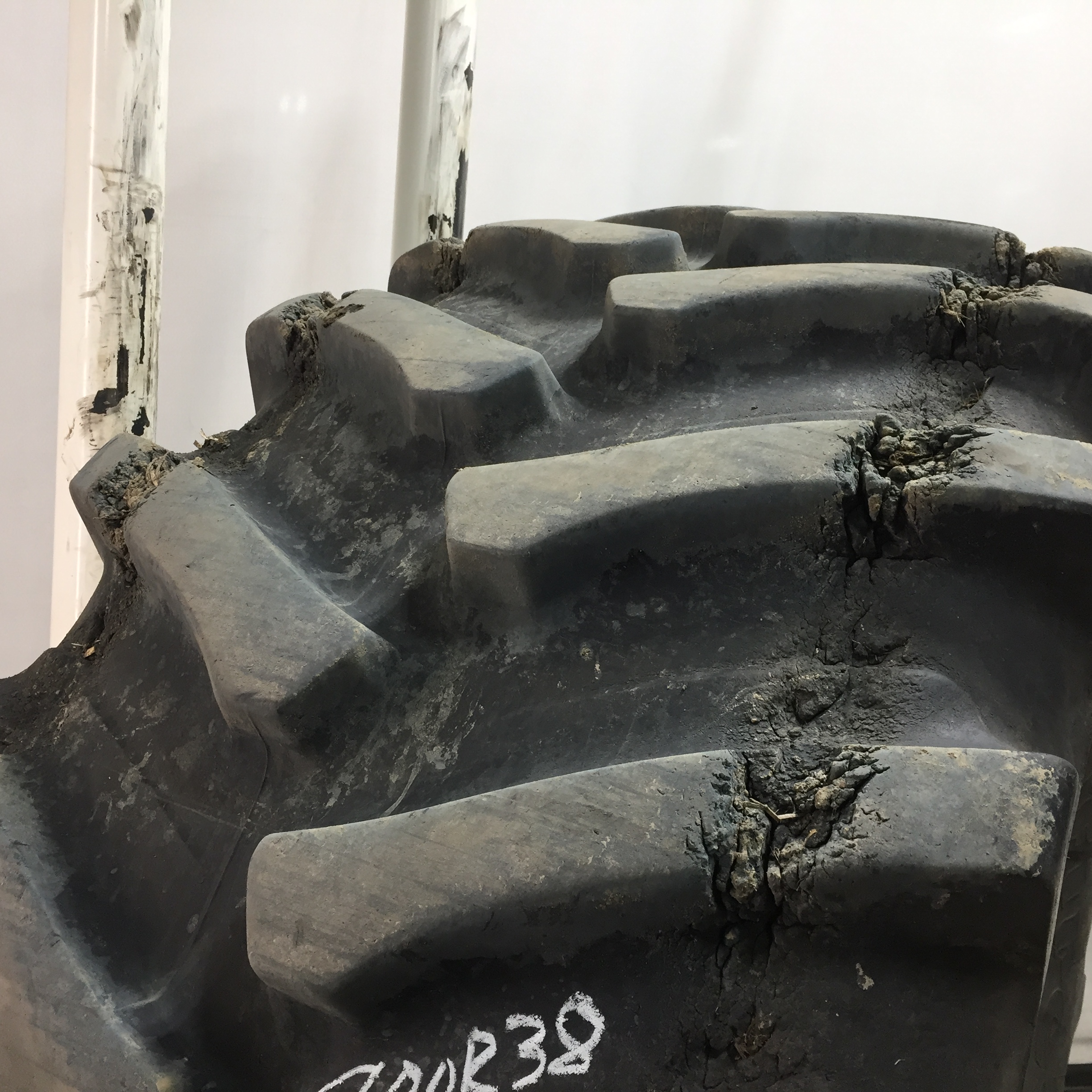 800/70R38 Firestone Radial Deep Tread 23 R-1W Tire T008050