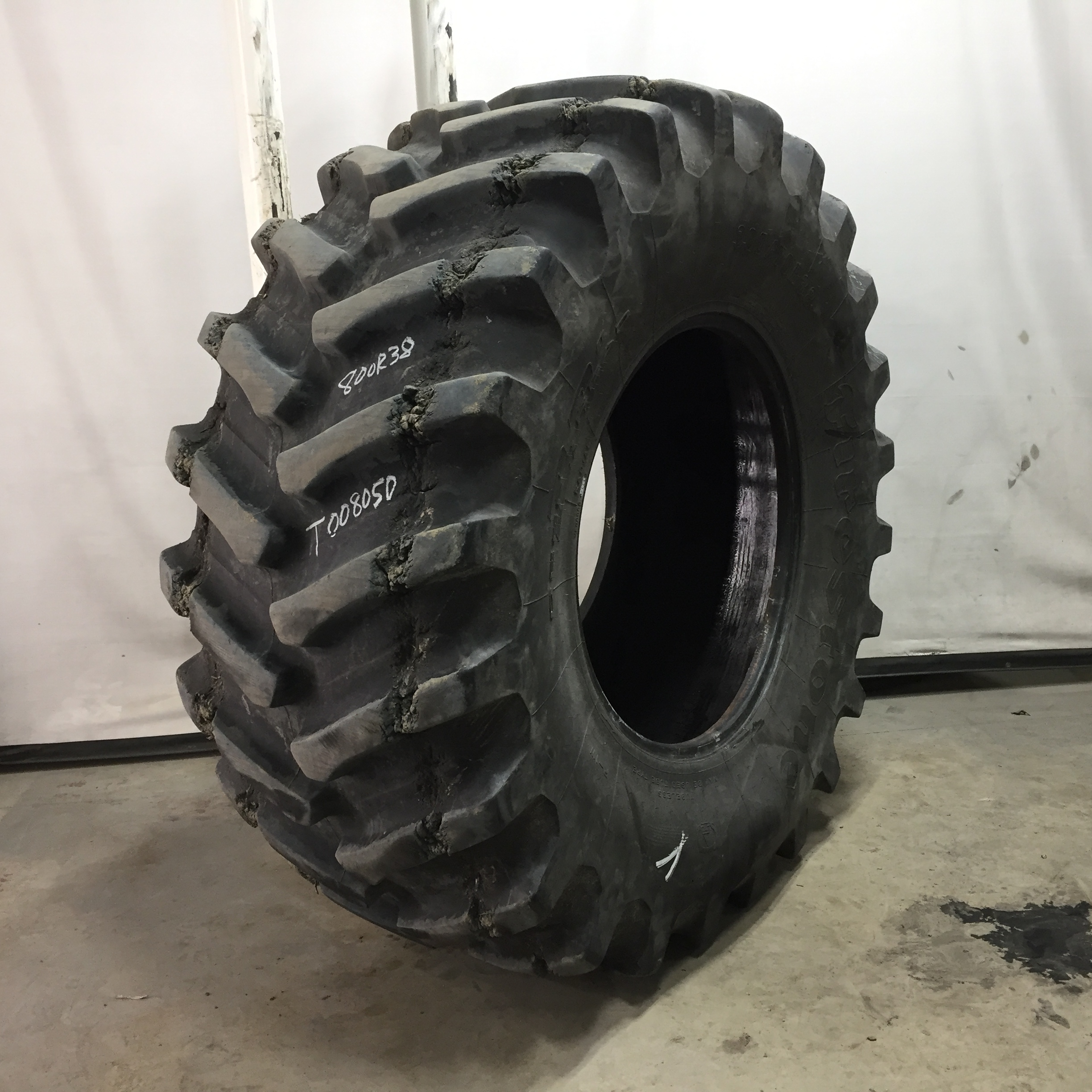 800/70R38 Firestone Radial Deep Tread 23 R-1W Tire T008050