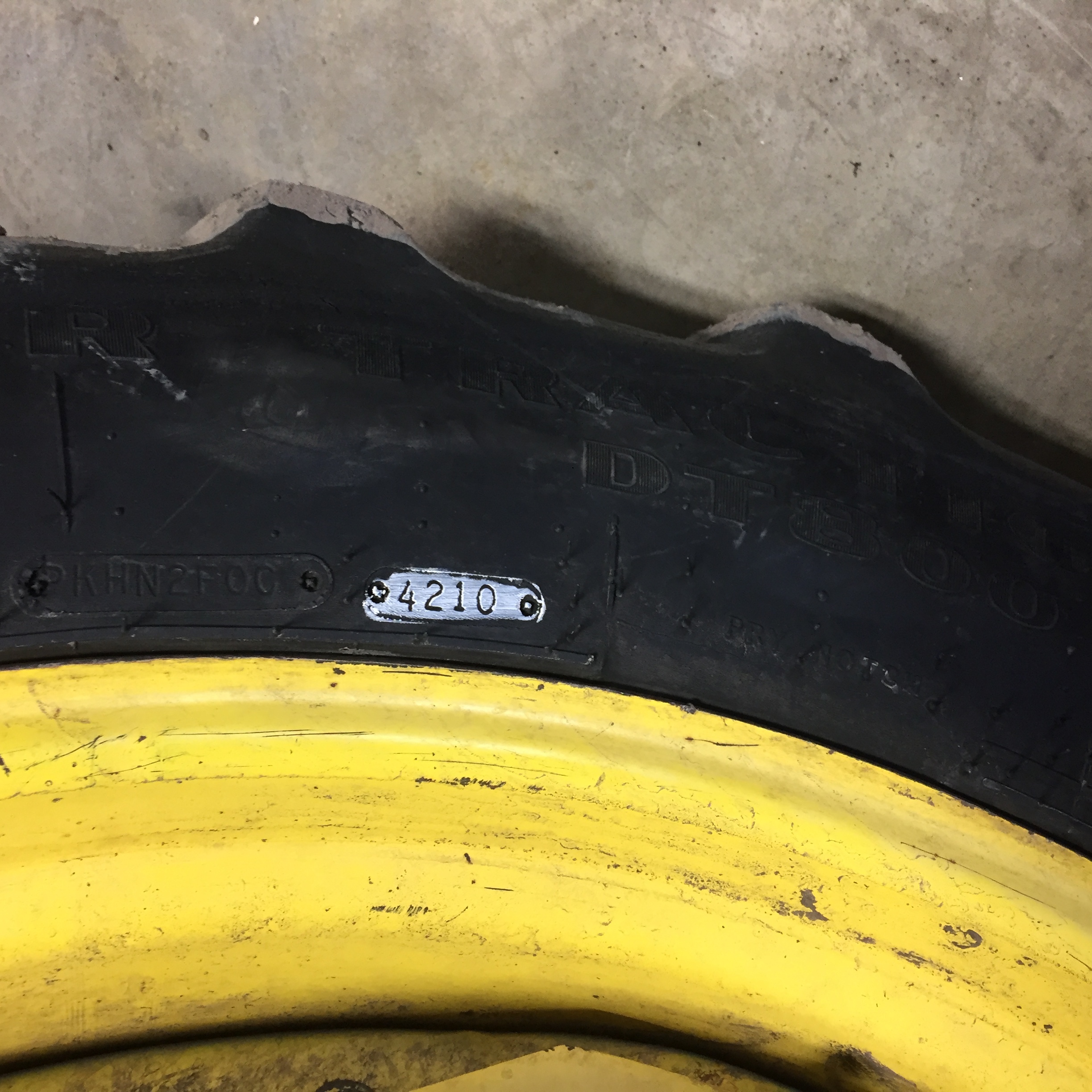 380/85R34 Goodyear Farm DT800 Super Traction R-1W Tire RT008063
