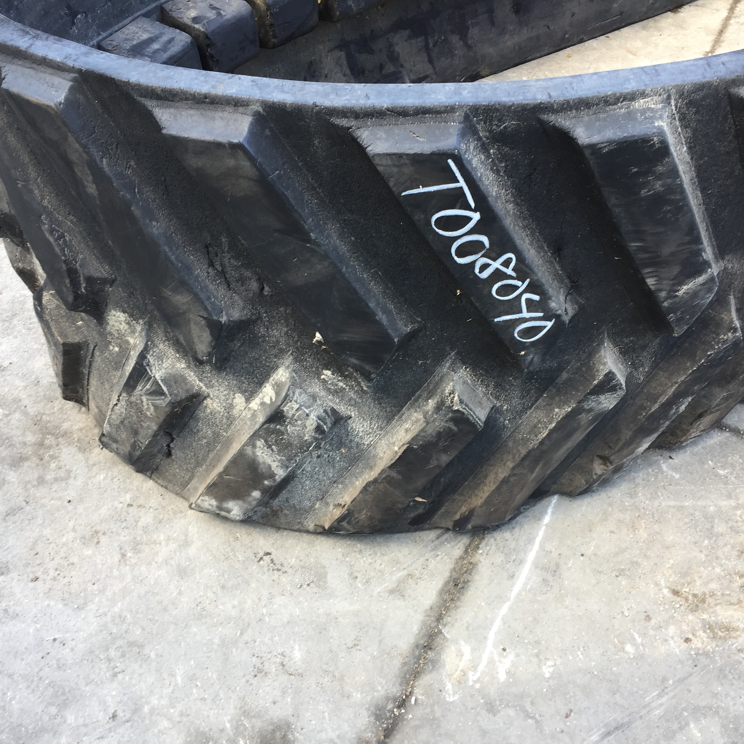 30'' Camoplast 5500 Track for AGCO Challenger MT800 T008038