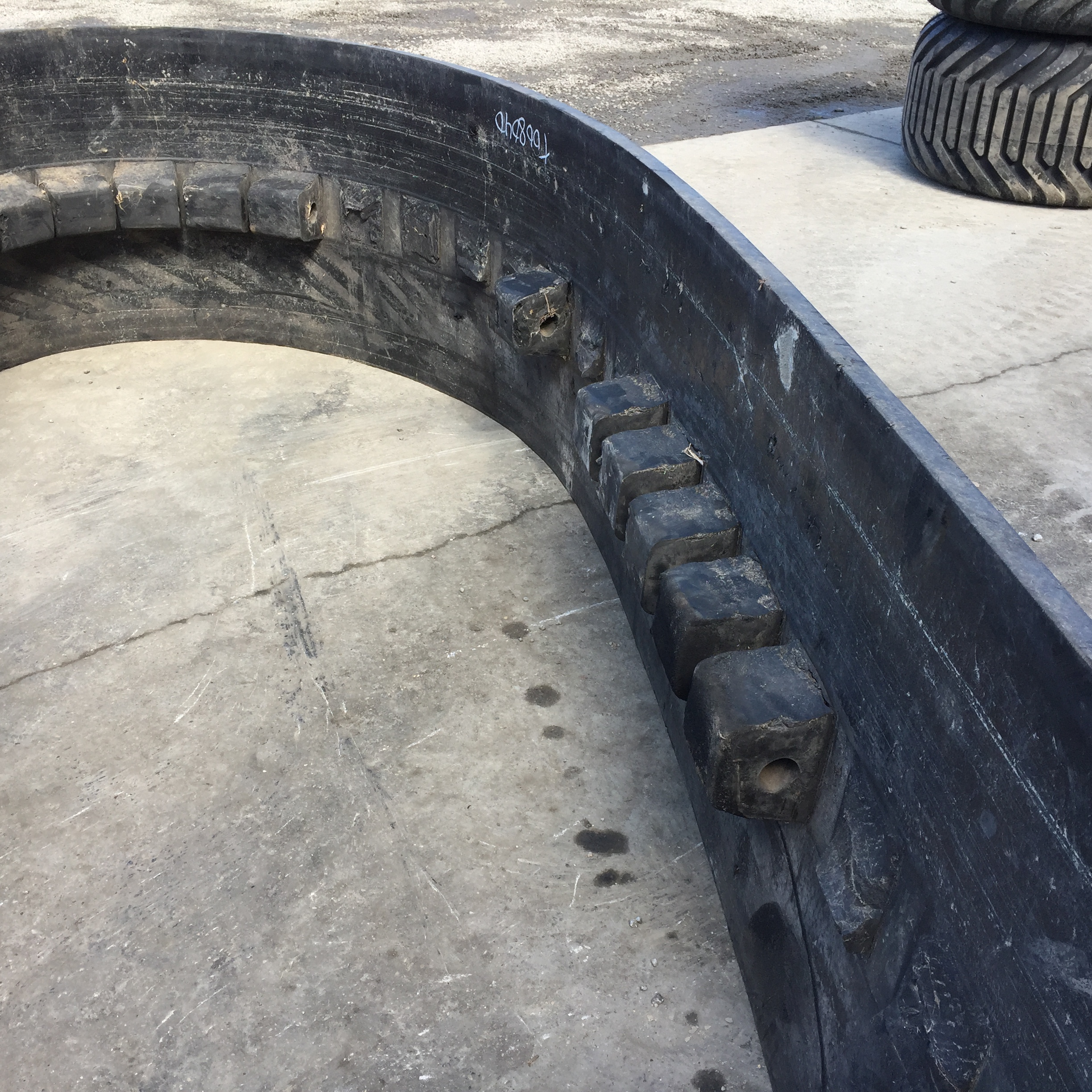 30'' Camoplast 5500 Track for AGCO Challenger MT800 T008038