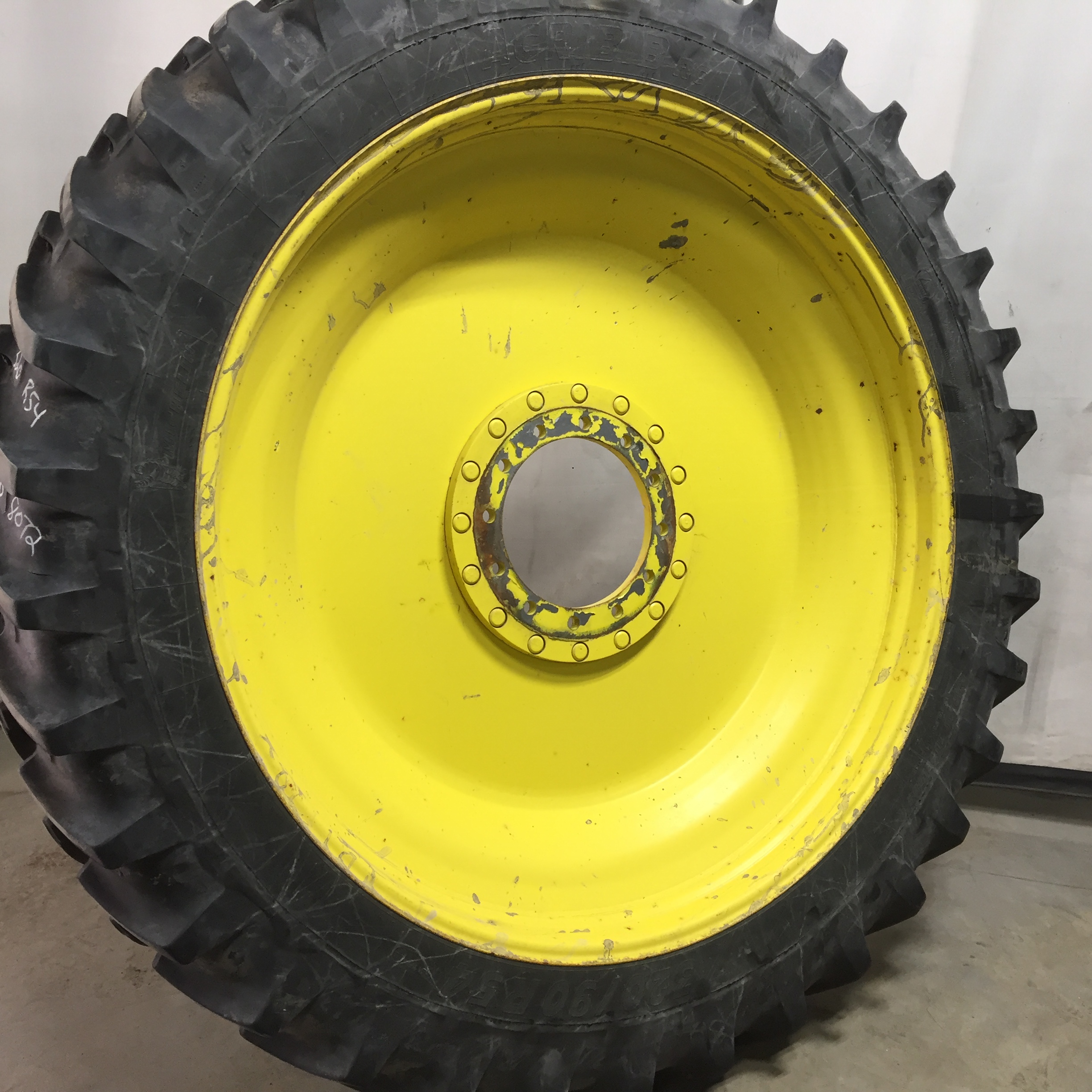 320/90R54 Michelin AgriBib Row Crop R-1W Tire-Wheel Assembly T008072