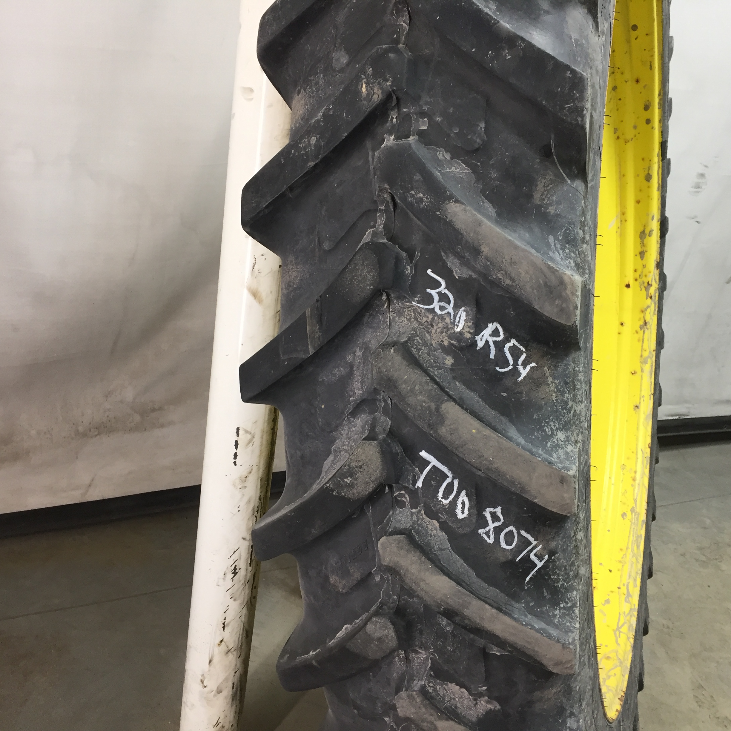 320/90R54 Michelin AgriBib Row Crop R-1W Tire-Wheel Assembly T008074