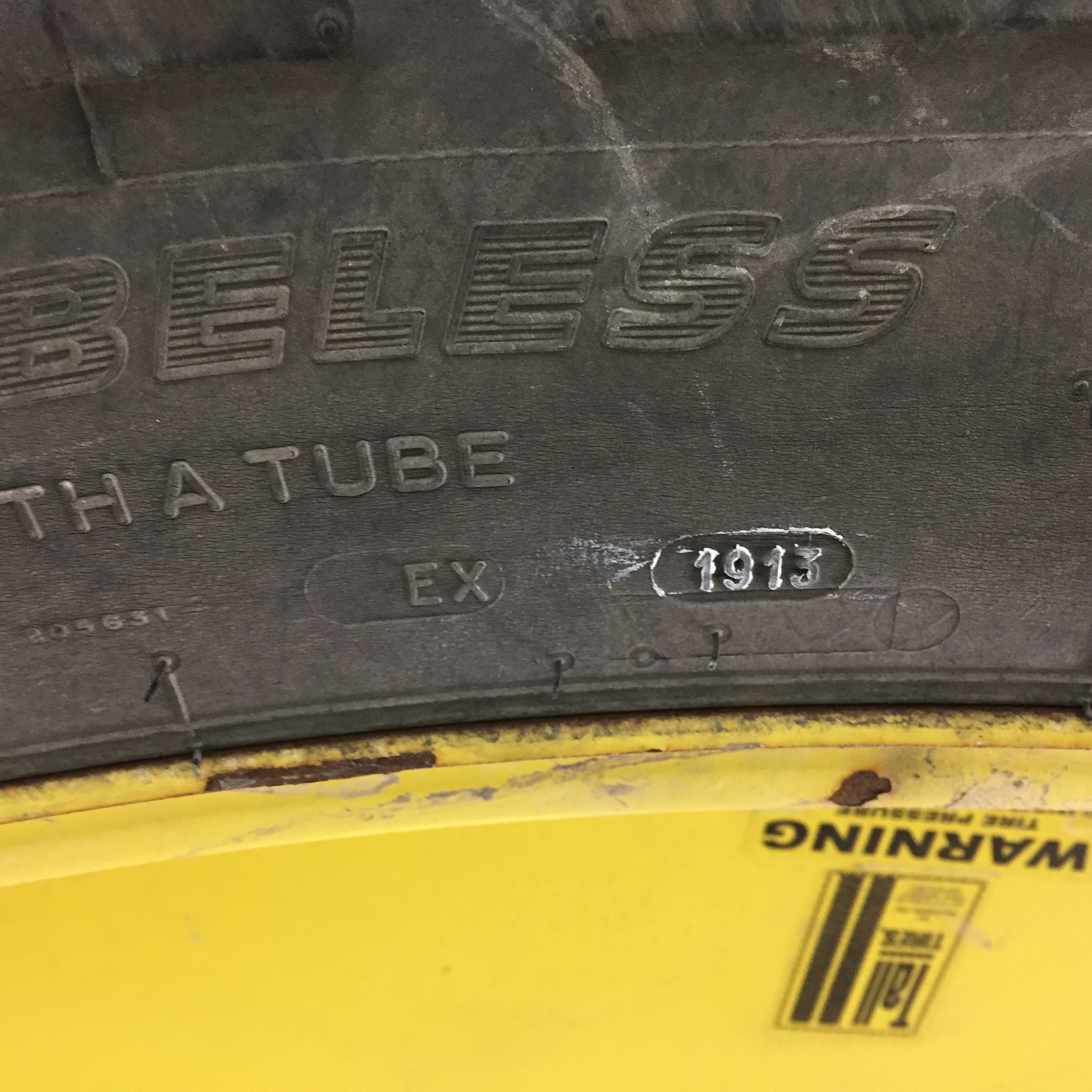 320/90R54 Michelin AgriBib Row Crop R-1W Tire RT008075