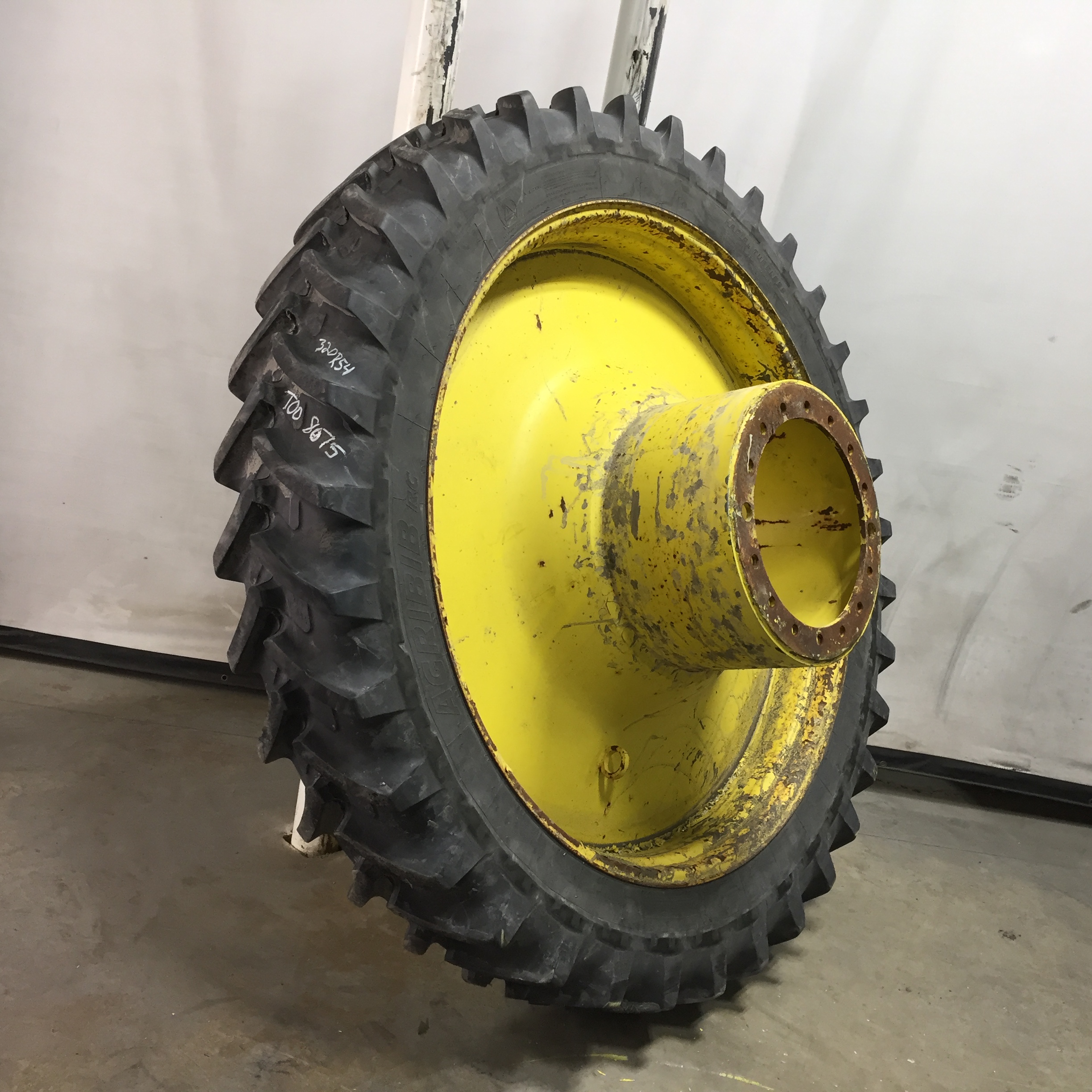 320/90R54 Michelin AgriBib Row Crop R-1W Tire RT008075