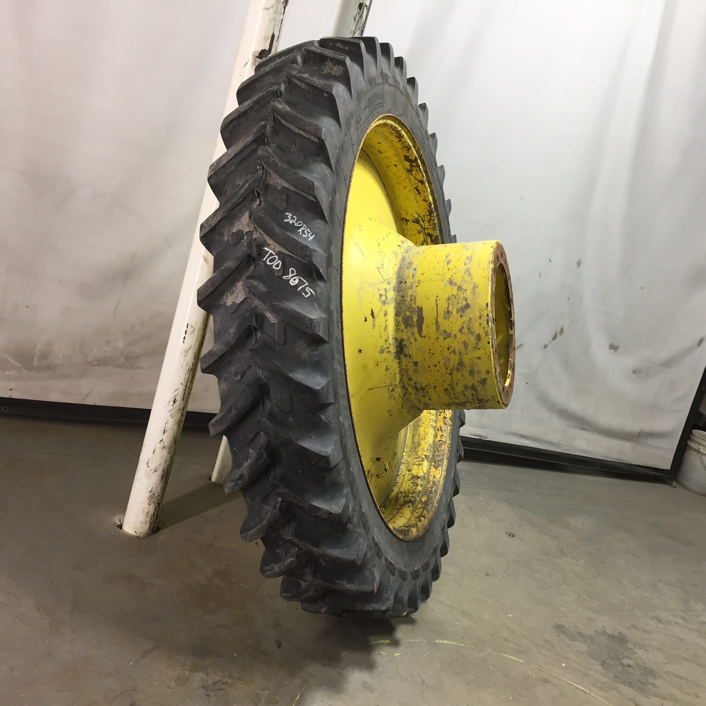 320/90R54 Michelin AgriBib Row Crop R-1W Tire RT008075