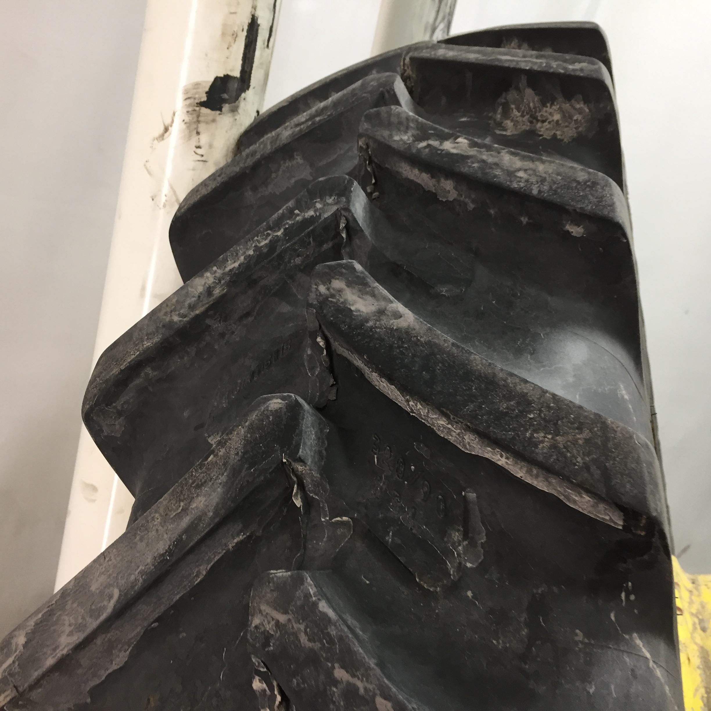 320/90R54 Michelin AgriBib Row Crop R-1W Tire RT008075