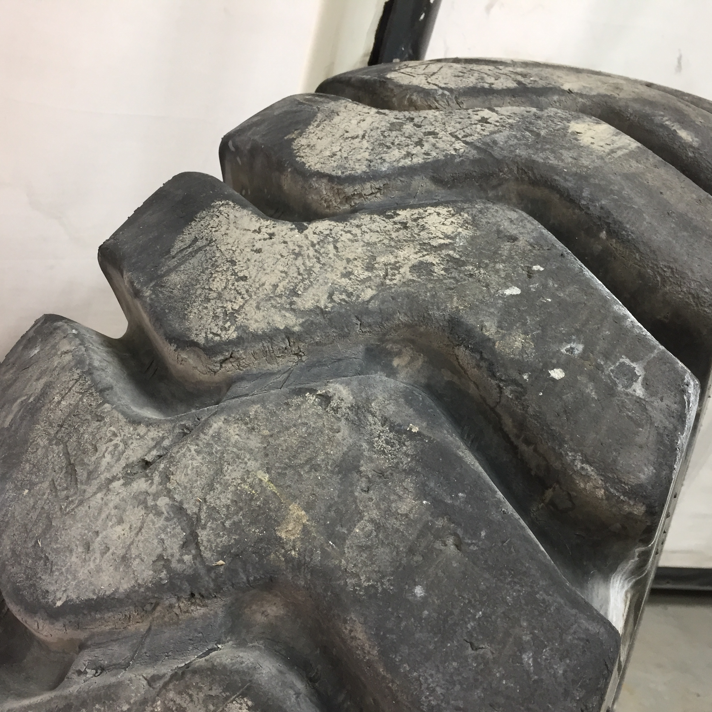 14.00/-24 Continental Crane Master E-3 Tire 007943