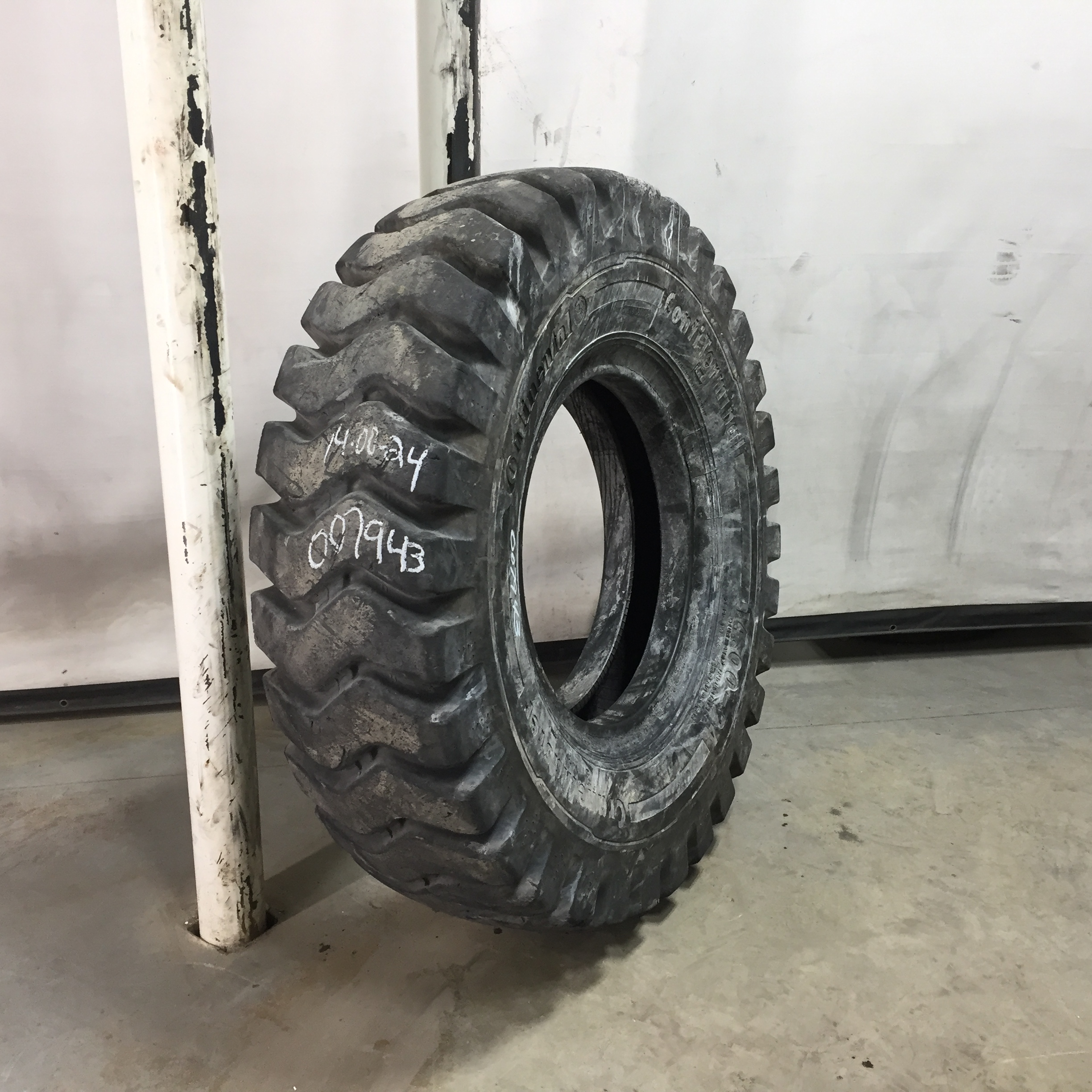 14.00/-24 Continental Crane Master E-3 Tire 007943