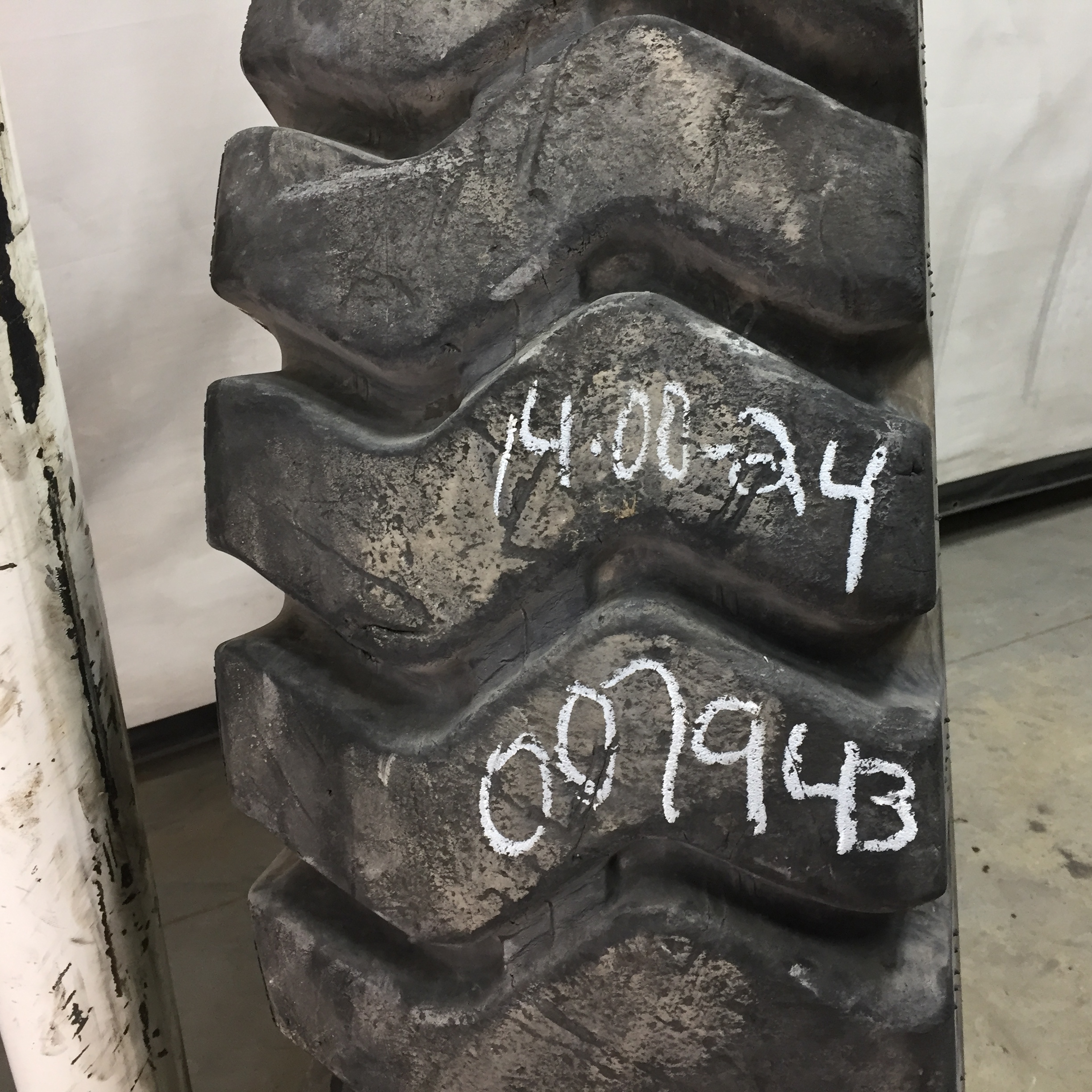 14.00/-24 Continental Crane Master E-3 Tire 007943