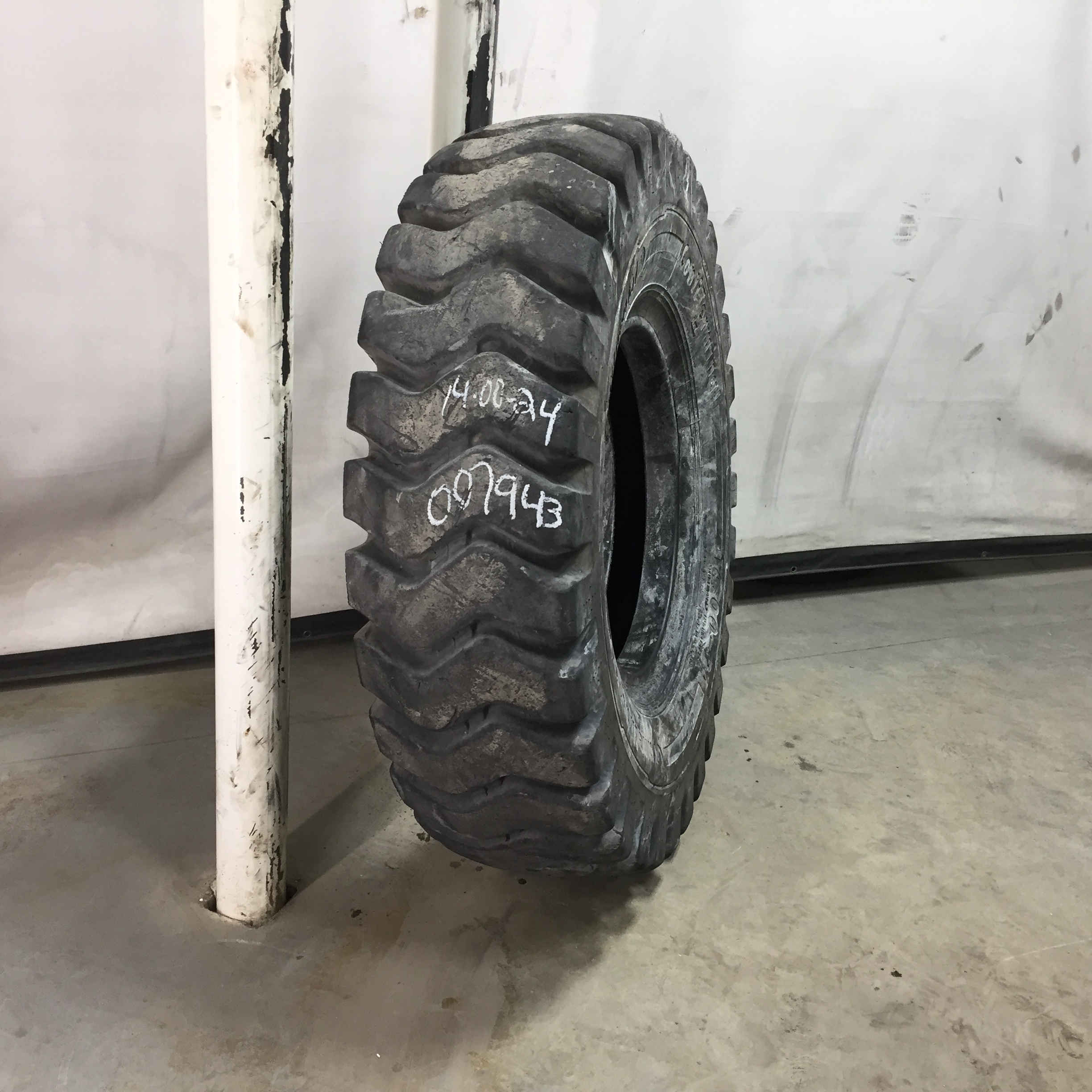 14.00/-24 Continental Crane Master E-3 Tire 007943