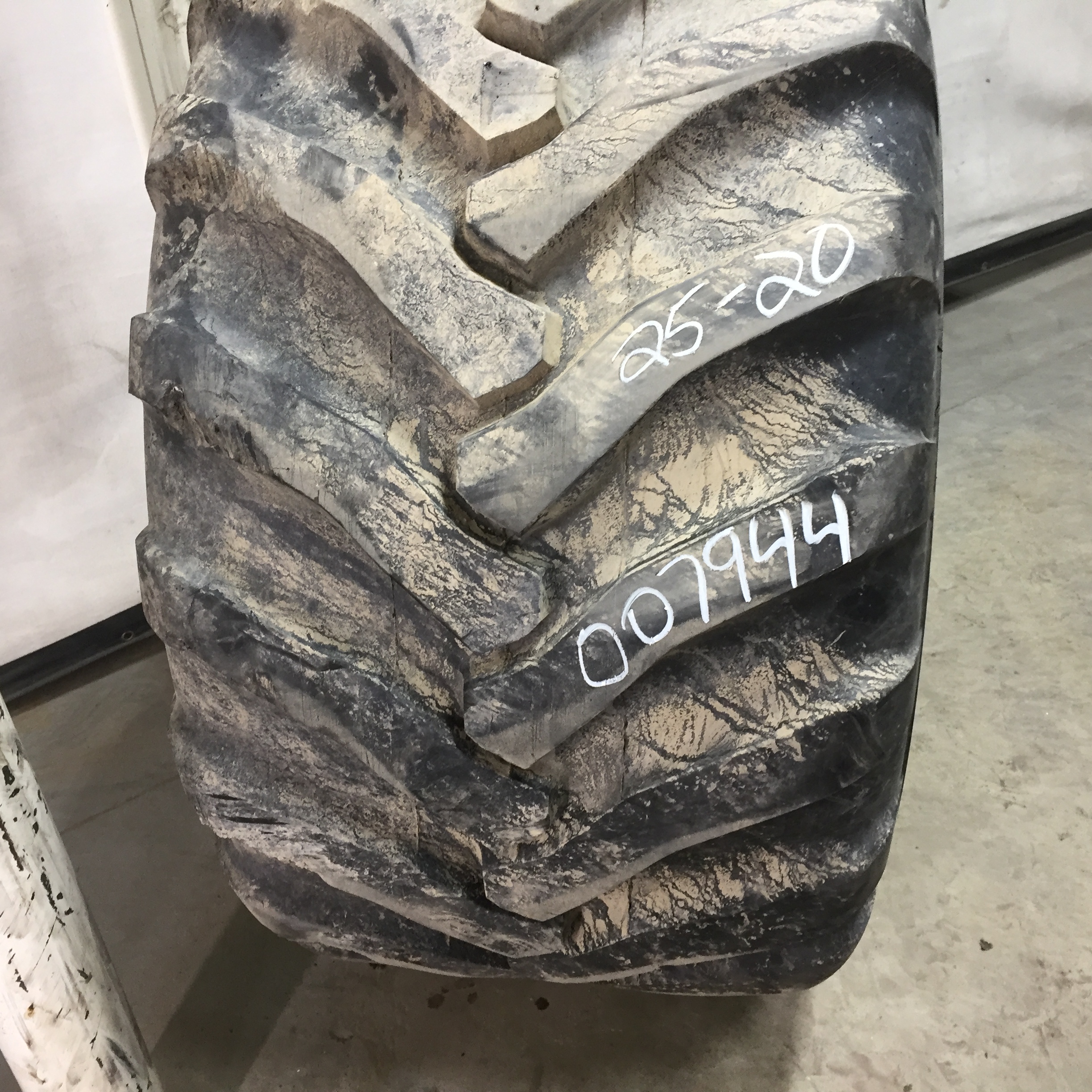 48/25.00-20 Alliance 331 Flotation IMP HF-3/I-3 Tire 007944