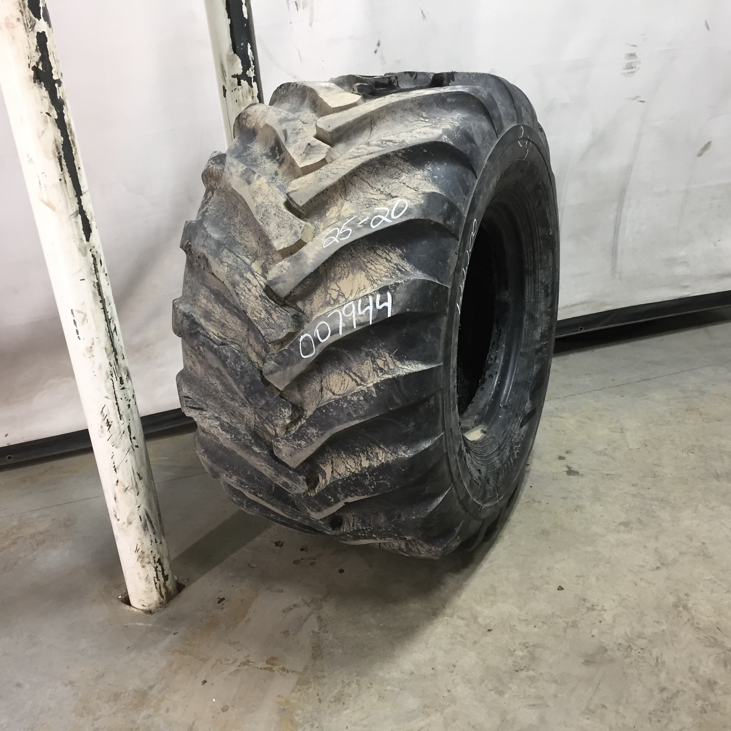 48/25.00-20 Alliance 331 Flotation IMP HF-3/I-3 Tire 007944