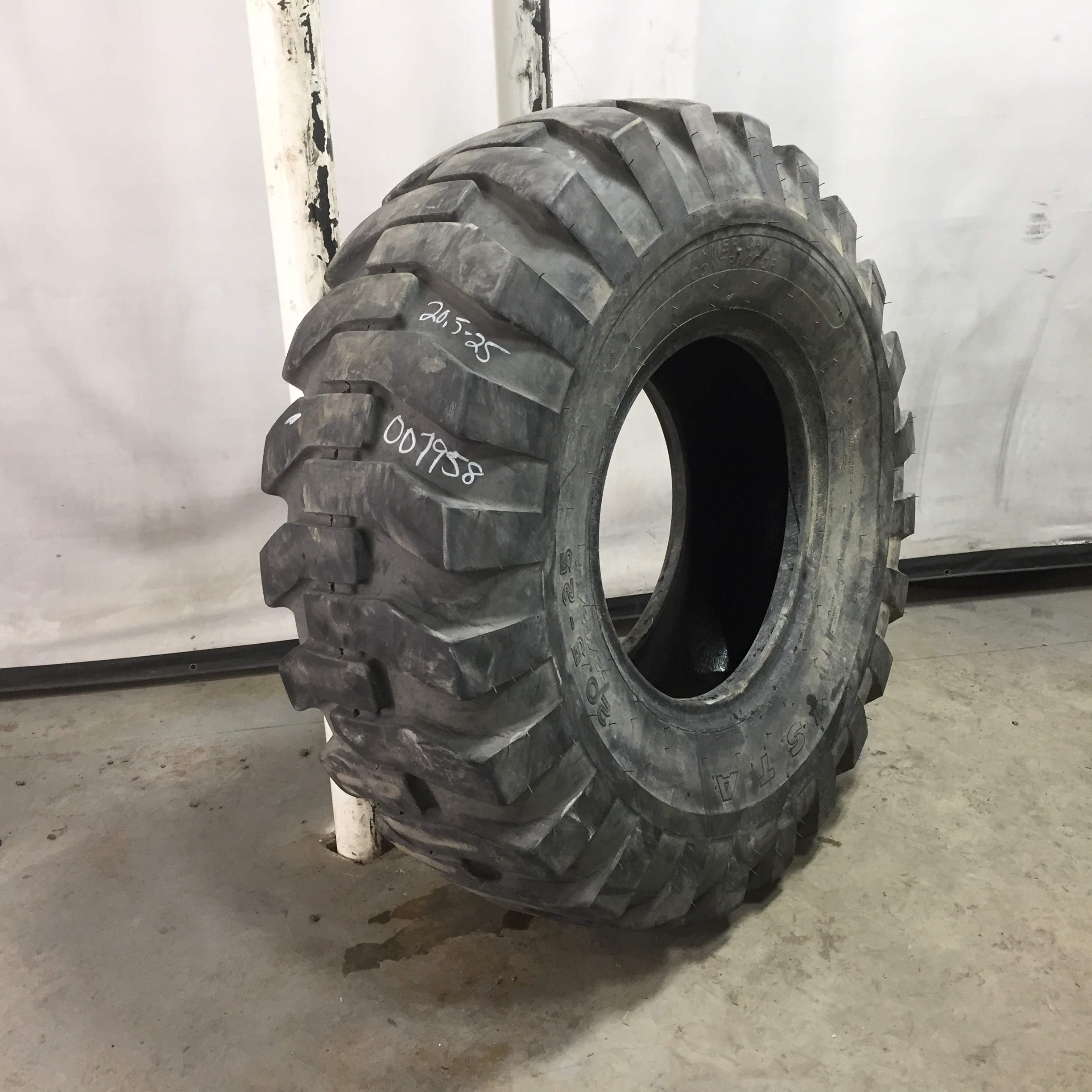 20.5/-25 American Farmer (STA) American Contractor Loader Grader E-2/G-2/L-2 Tire 007958