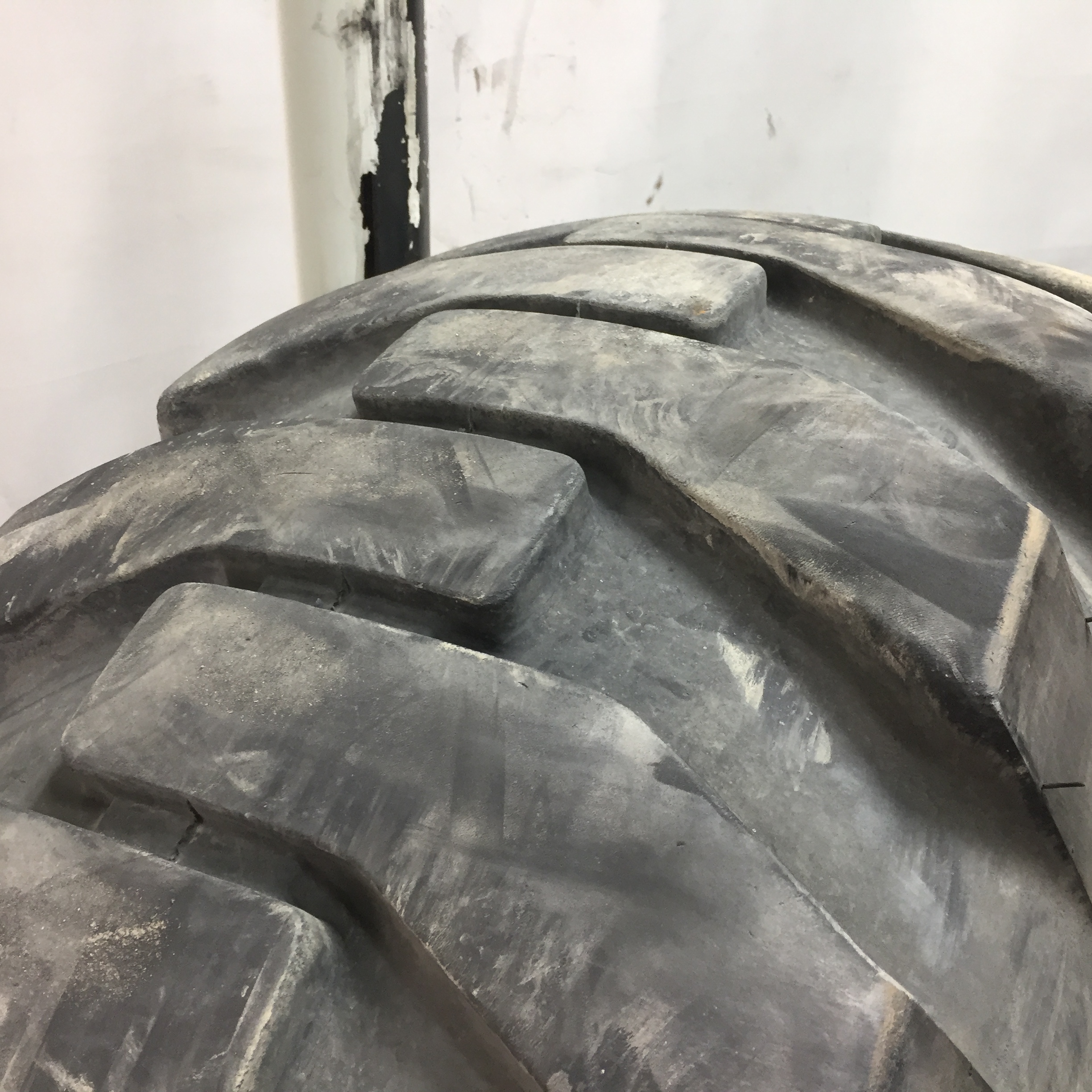 20.5/-25 American Farmer (STA) American Contractor Loader Grader E-2/G-2/L-2 Tire 007958