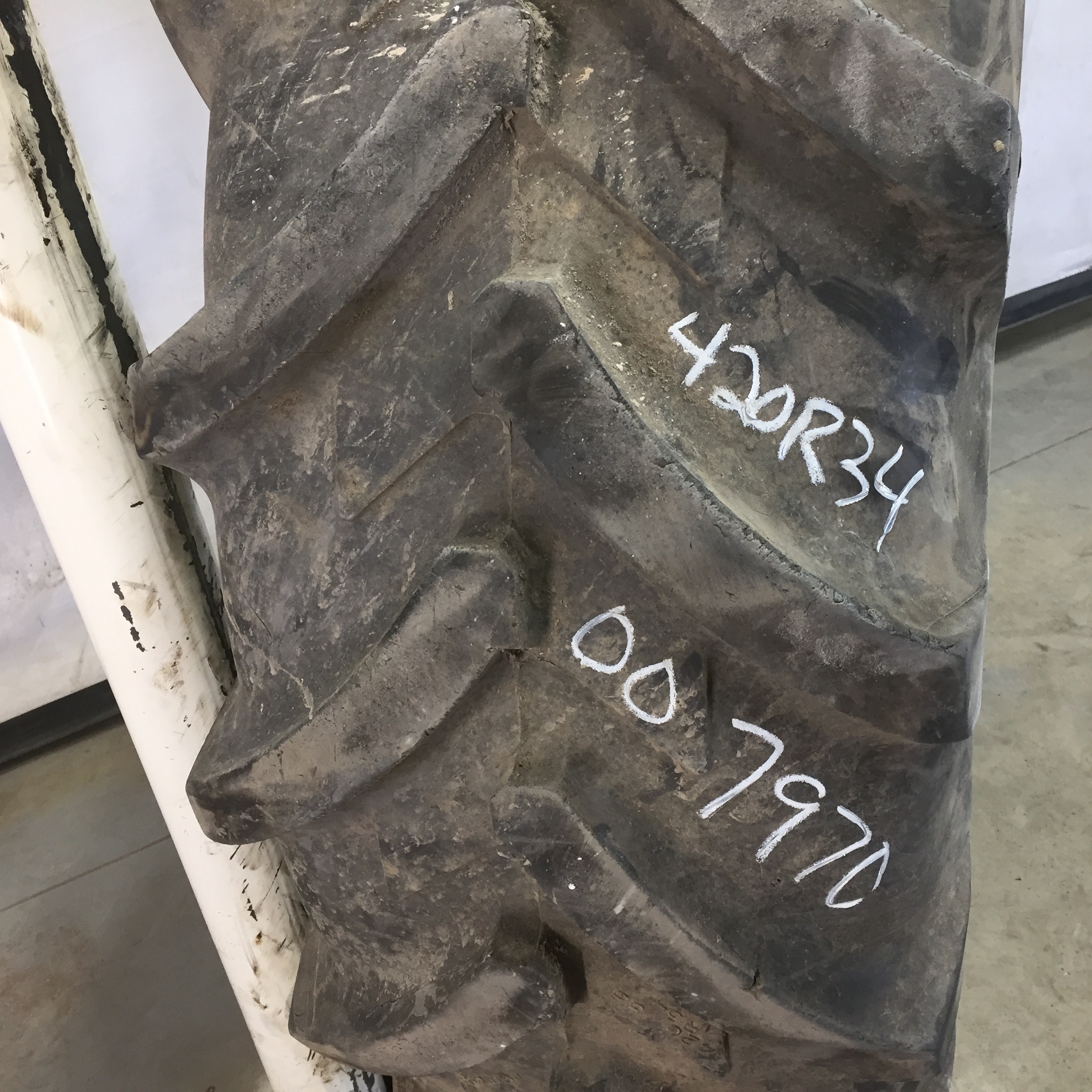 420/85R34 Michelin AgriBib R-1W Tire 007970