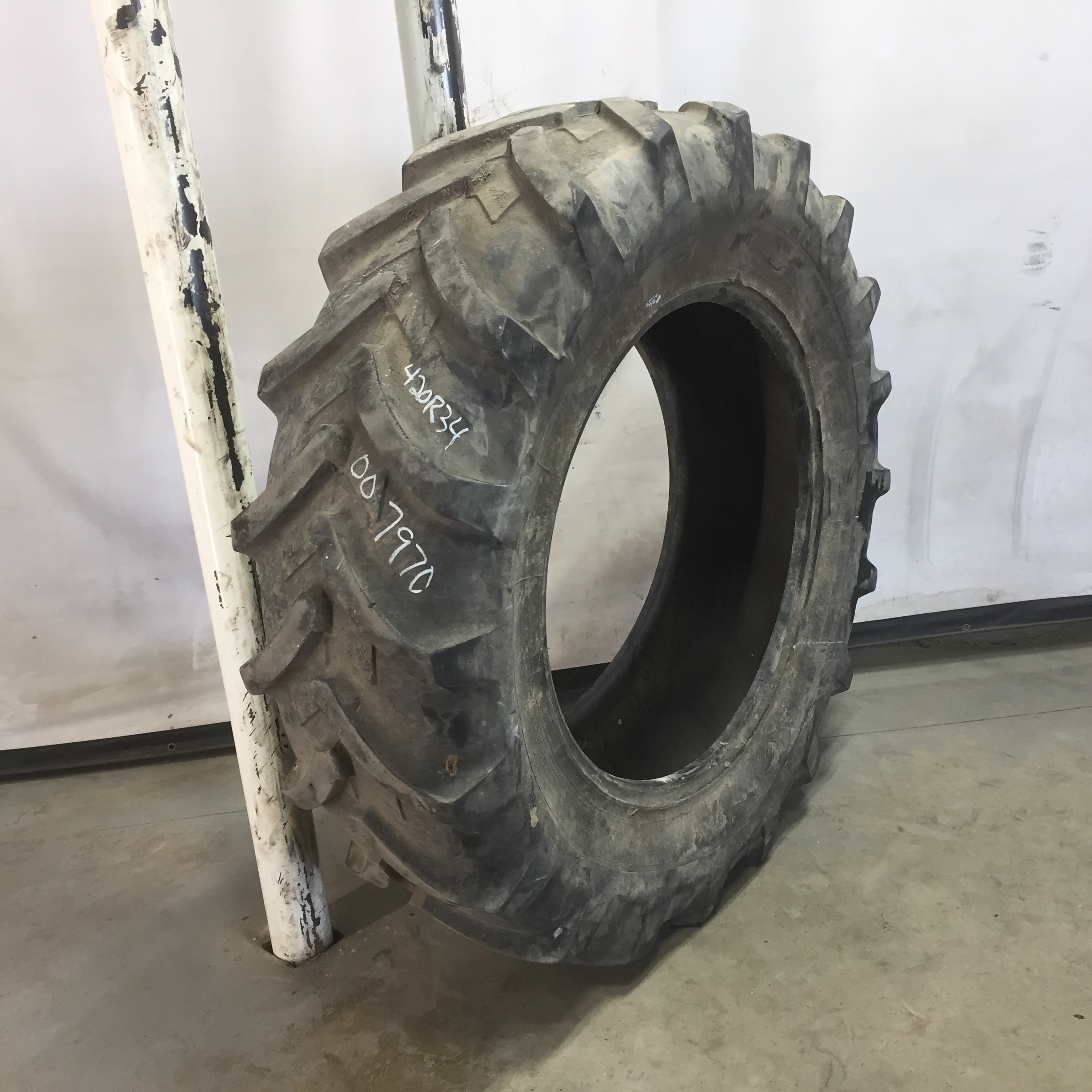 420/85R34 Michelin AgriBib R-1W Tire 007970
