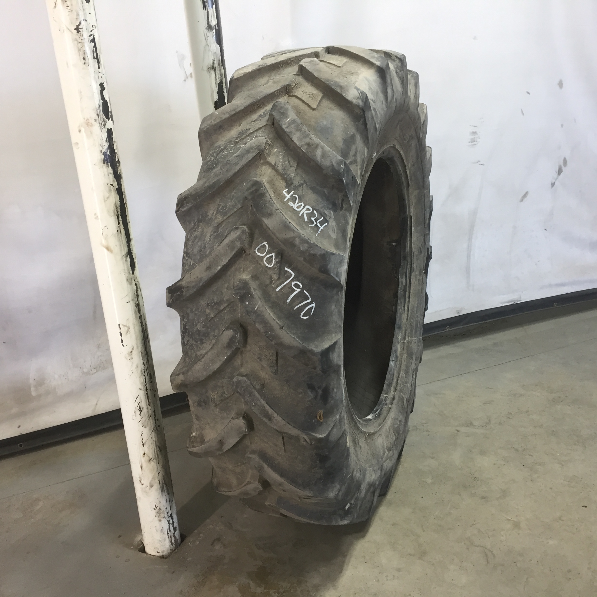 420/85R34 Michelin AgriBib R-1W Tire 007970