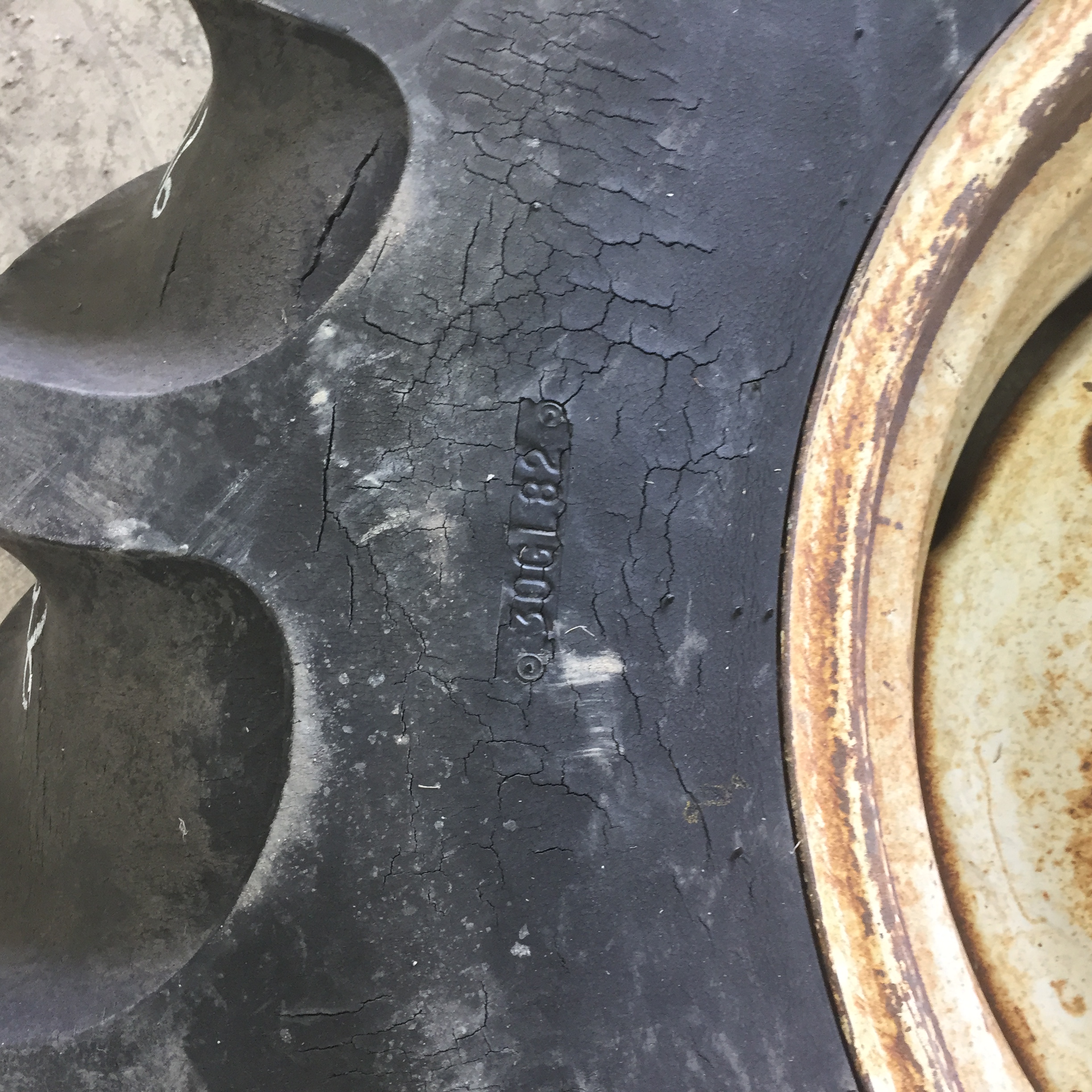 16.9/-26 Coop Super Power Plus R-1 Tire RT008126