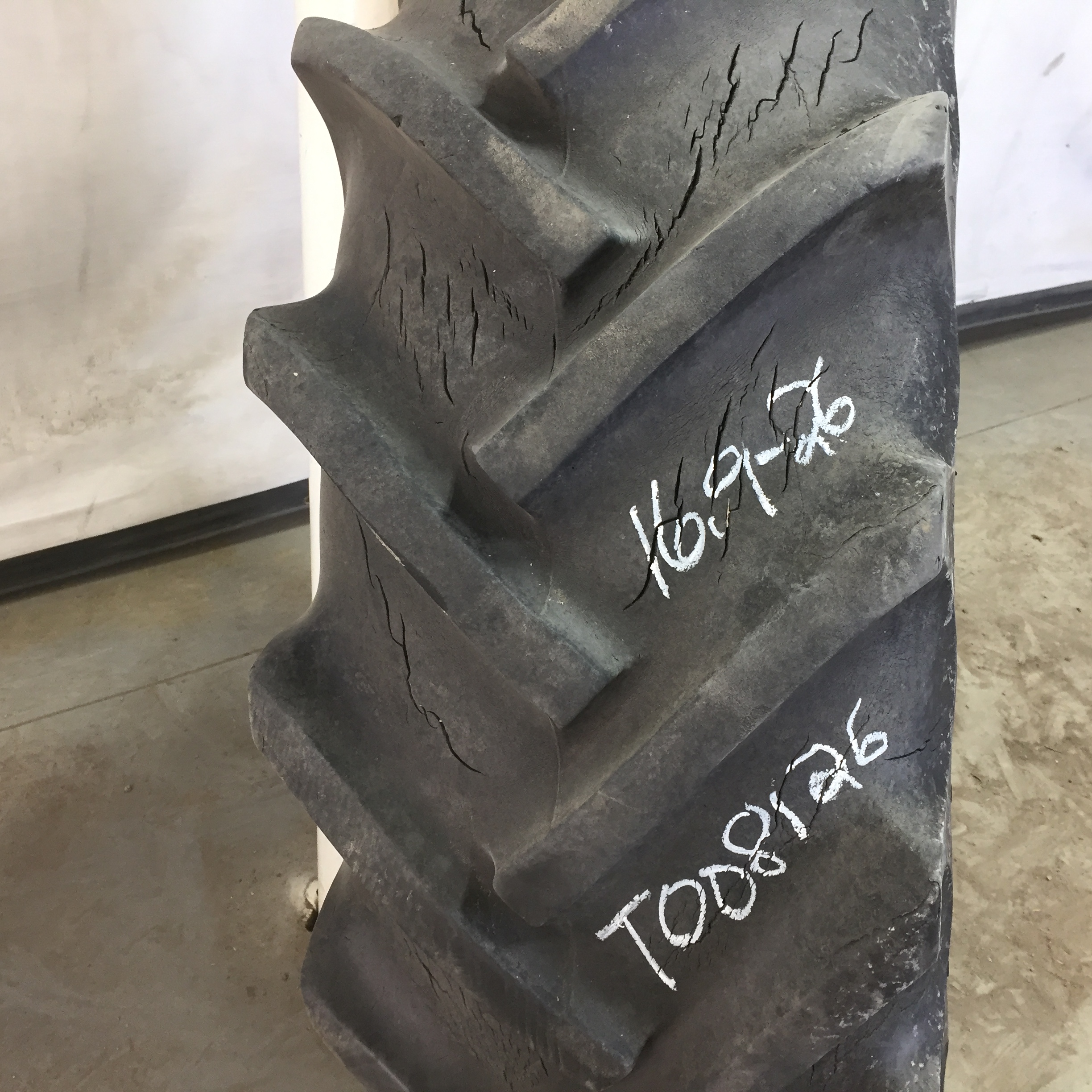 16.9/-26 Coop Super Power Plus R-1 Tire RT008126