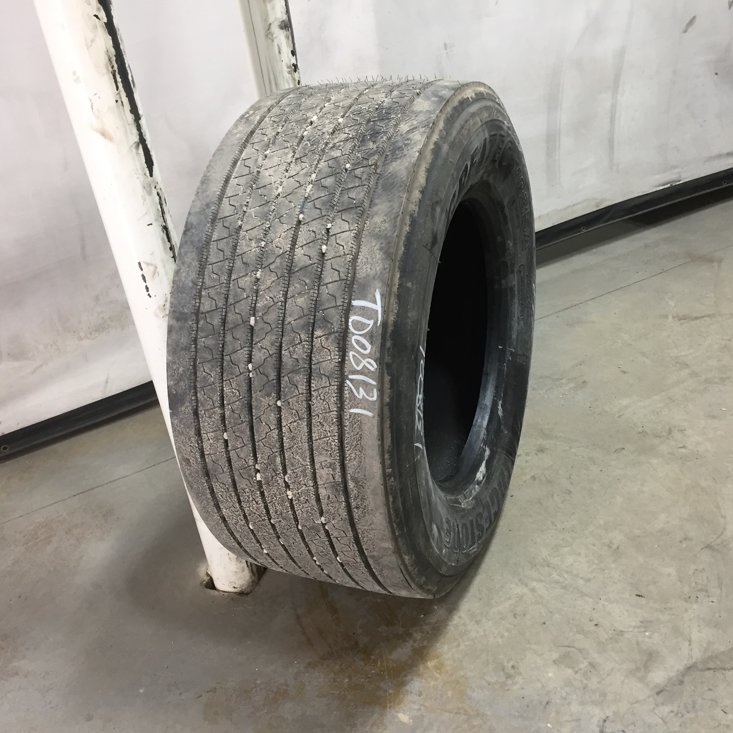 445/50R22.5 Bridgestone Tire T008131