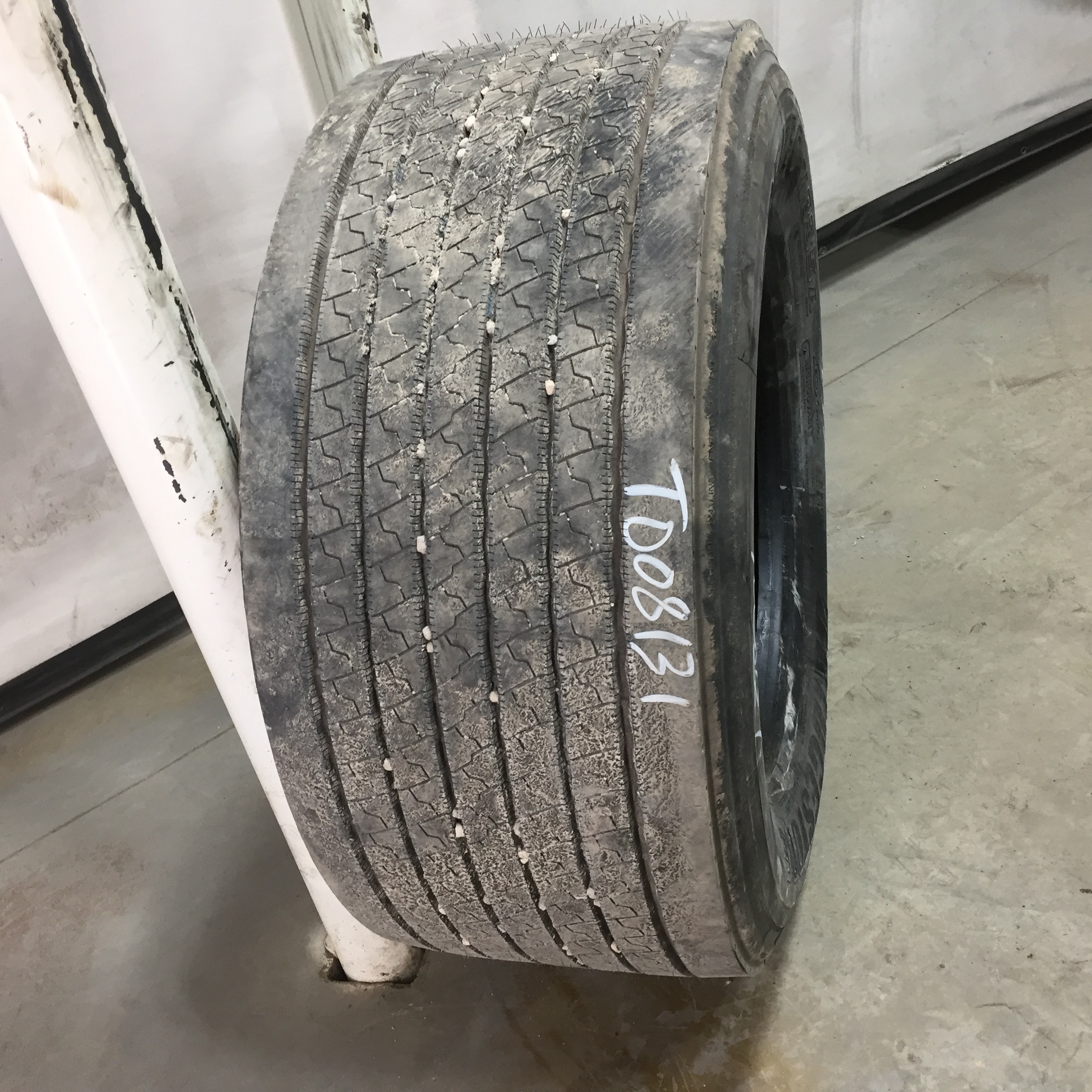 445/50R22.5 Bridgestone Tire T008131