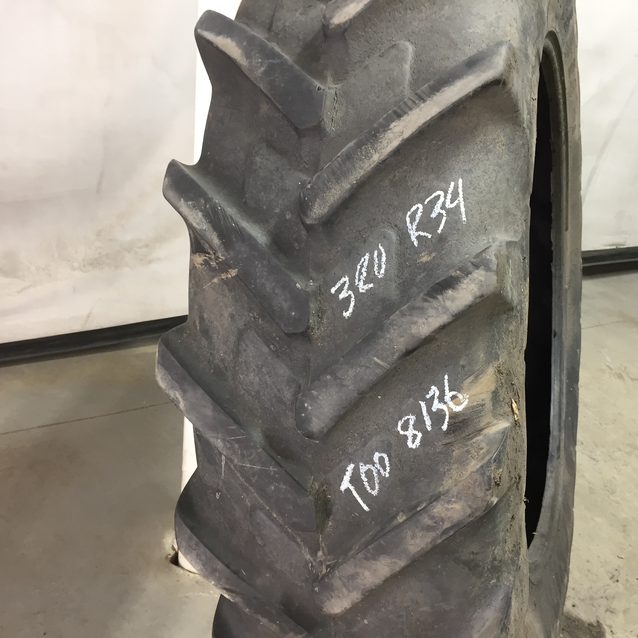 380/85R34 Michelin AgriBib R-1W Tire T008136